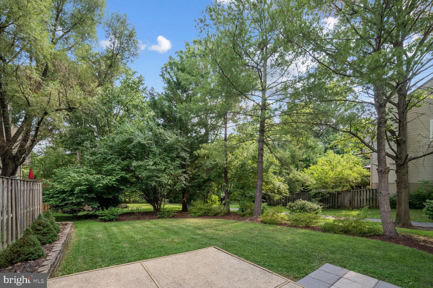 SILVER SPRING CNTRY CLUB - Residential Lease