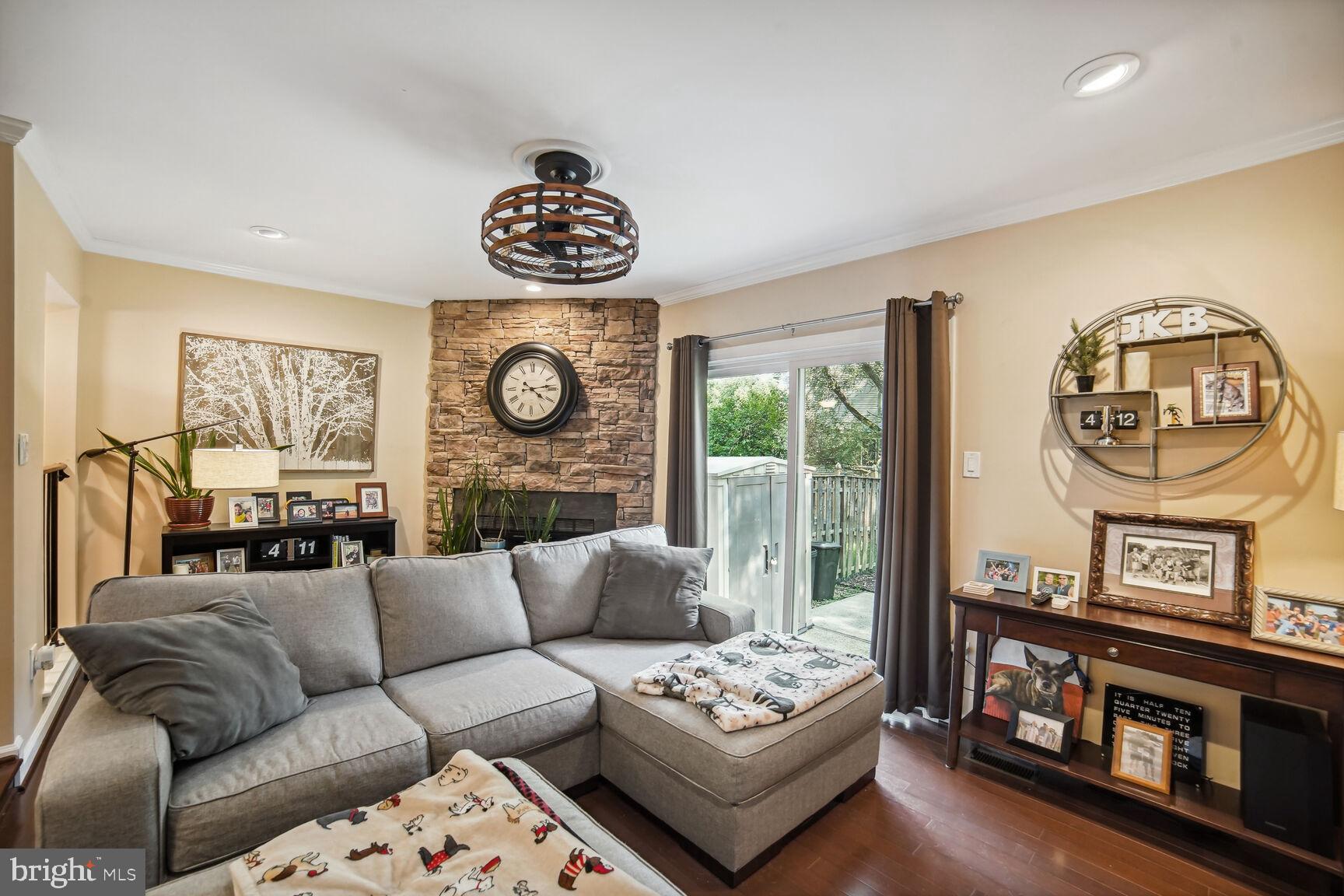 SILVER SPRING CNTRY CLUB - Residential Lease