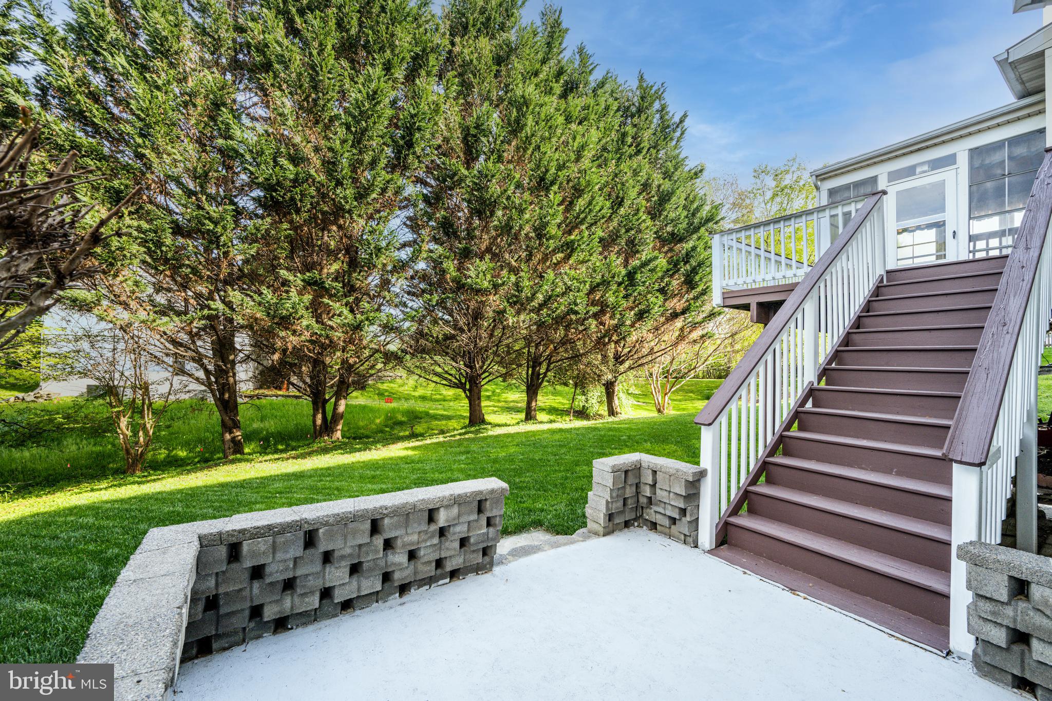 HOLLIFIELD ESTATES - Residential
