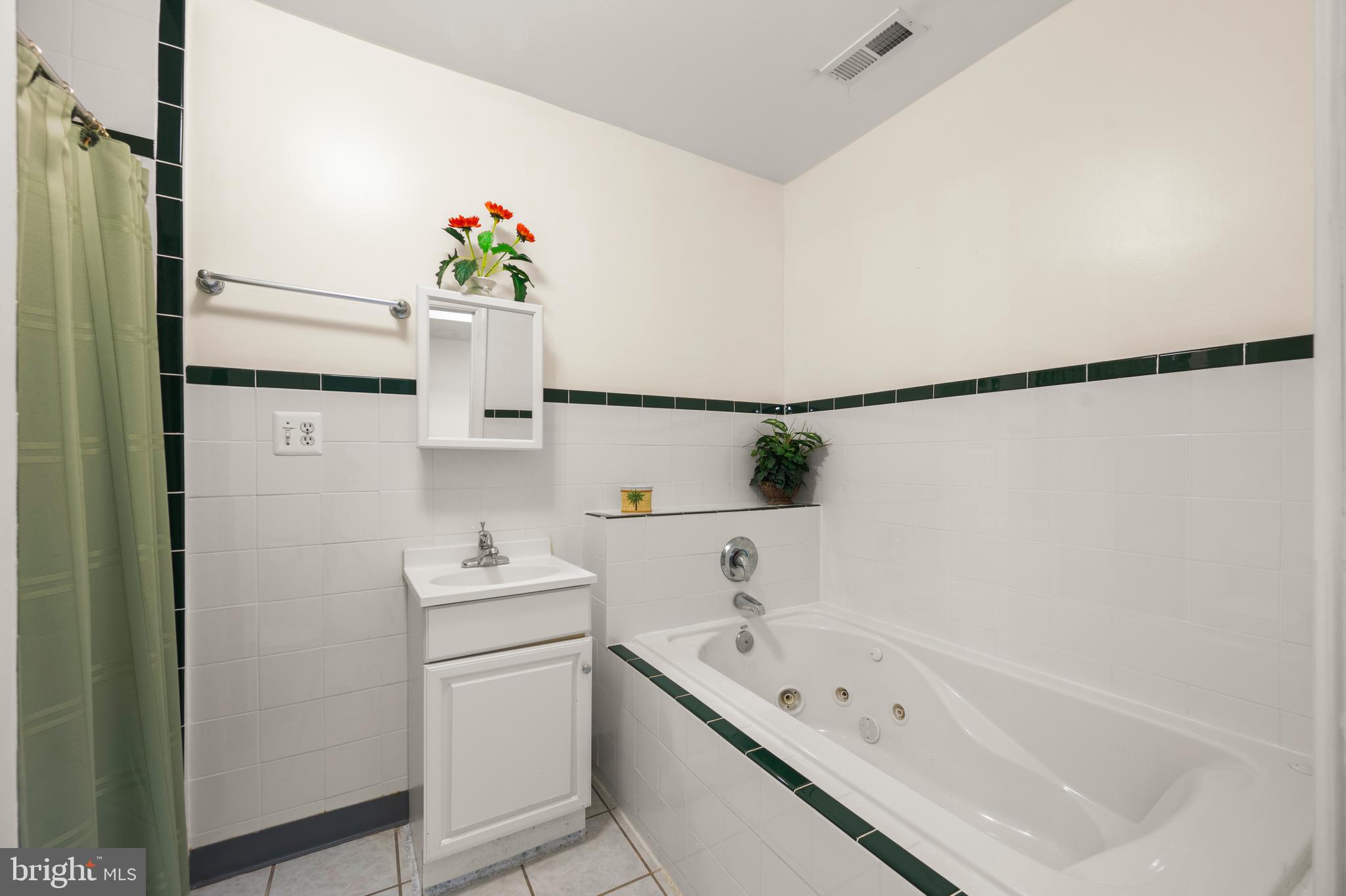 HOLLIFIELD ESTATES - Residential