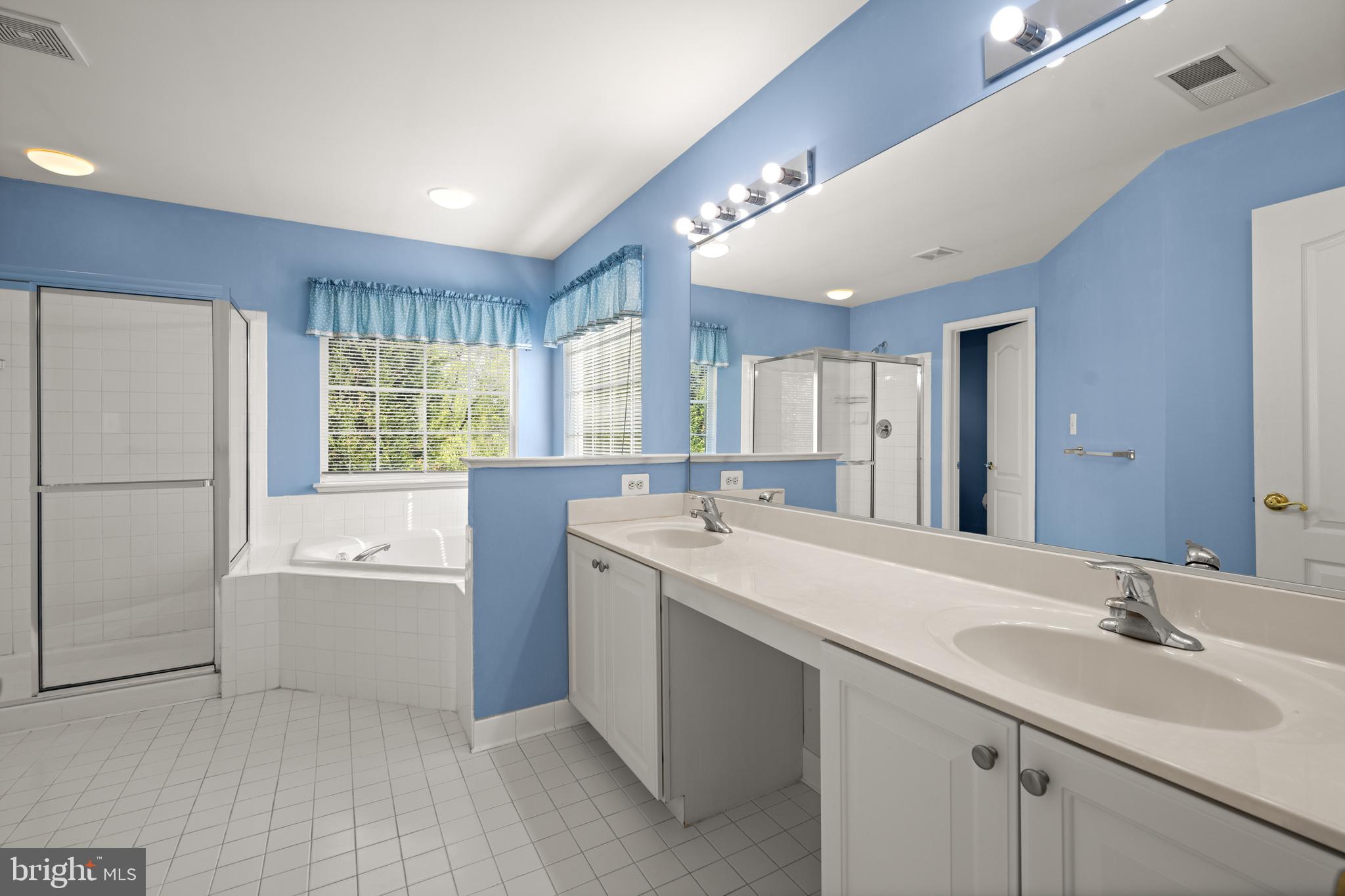 HOLLIFIELD ESTATES - Residential