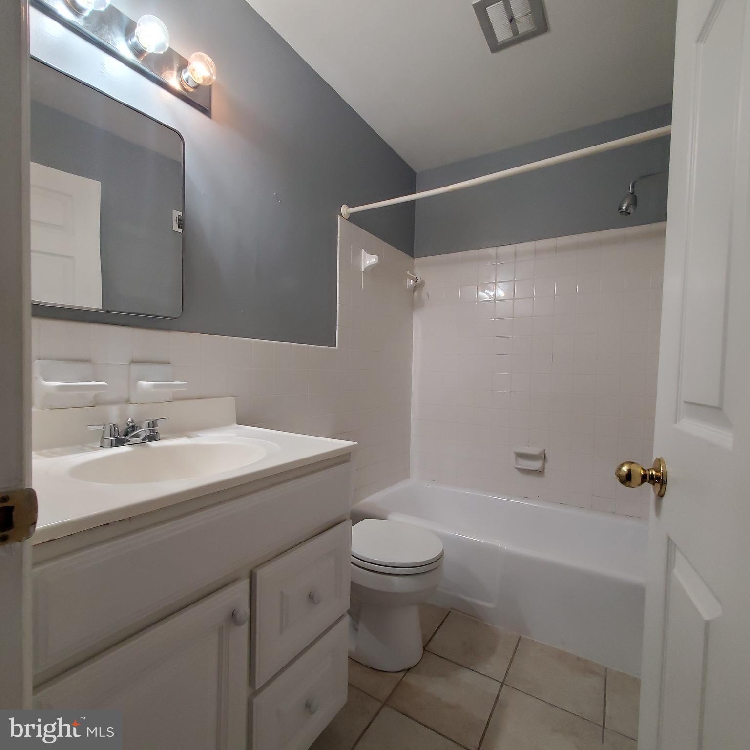 SNOWDEN OAKS - Residential Lease