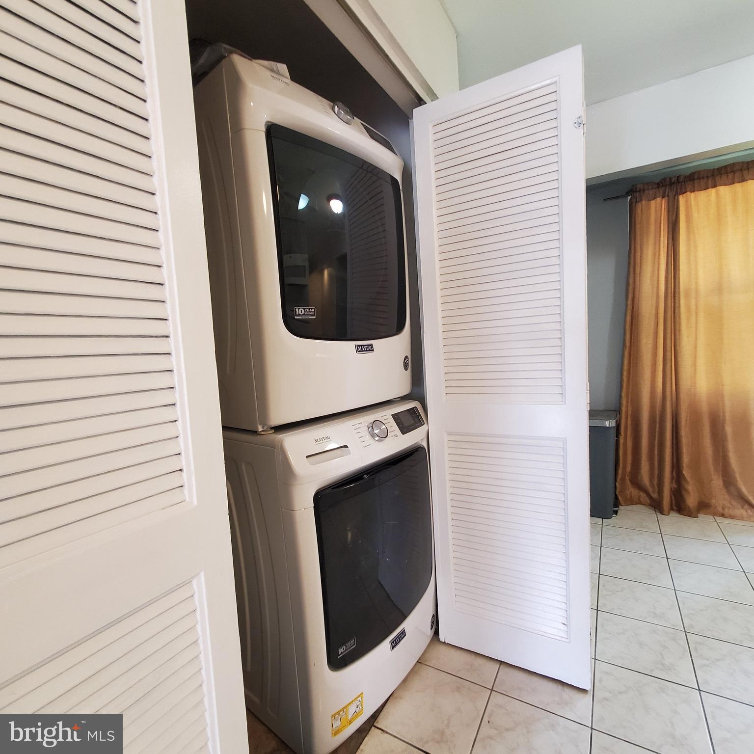 SNOWDEN OAKS - Residential Lease