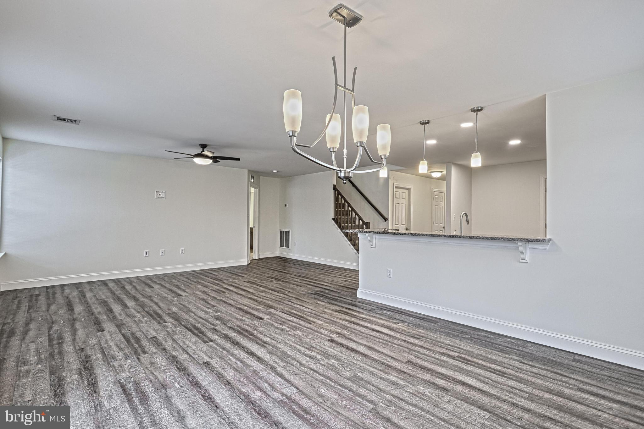 WINDY HEIGHTS, THE NEW - Residential