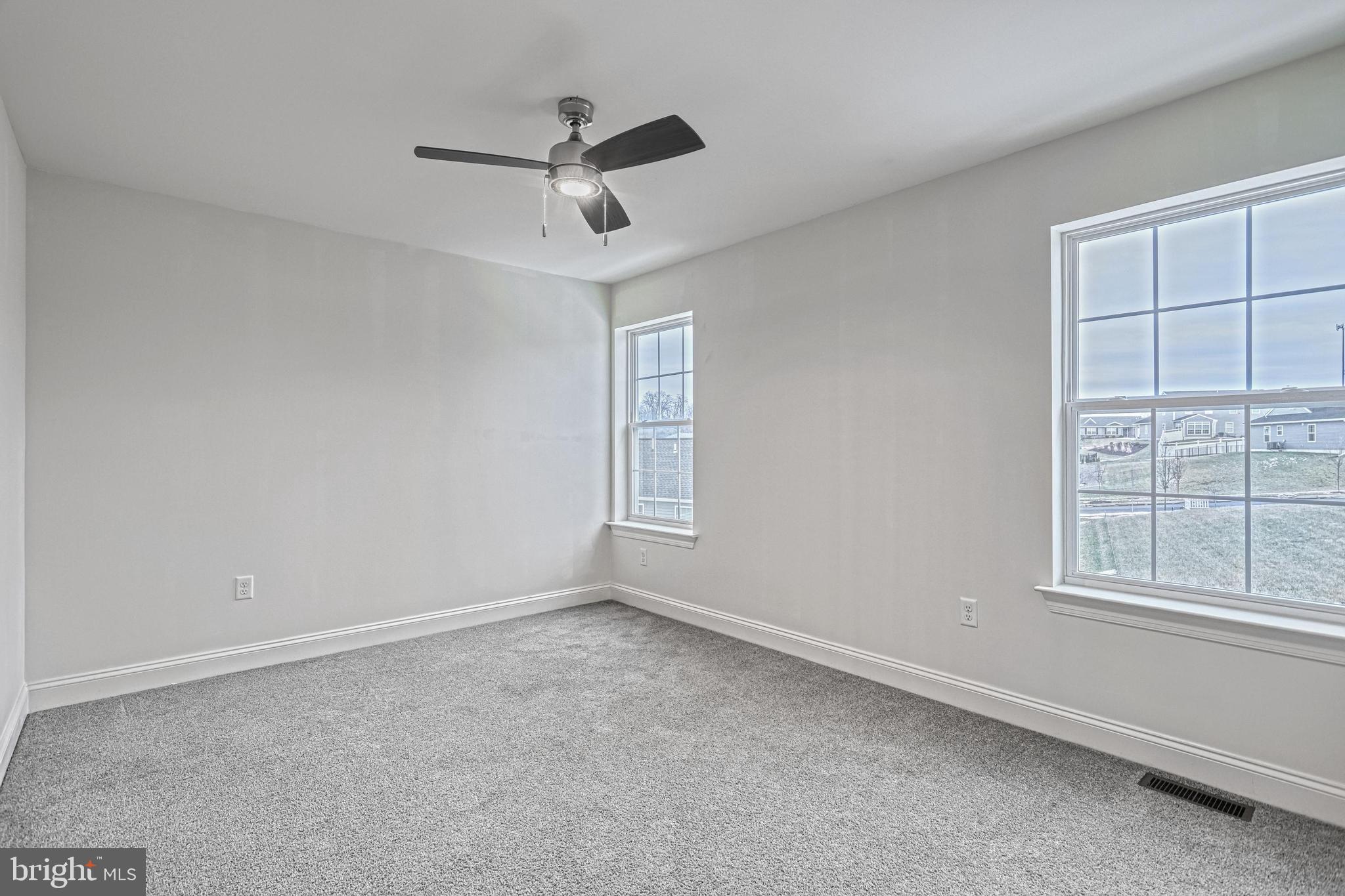 WINDY HEIGHTS, THE NEW - Residential