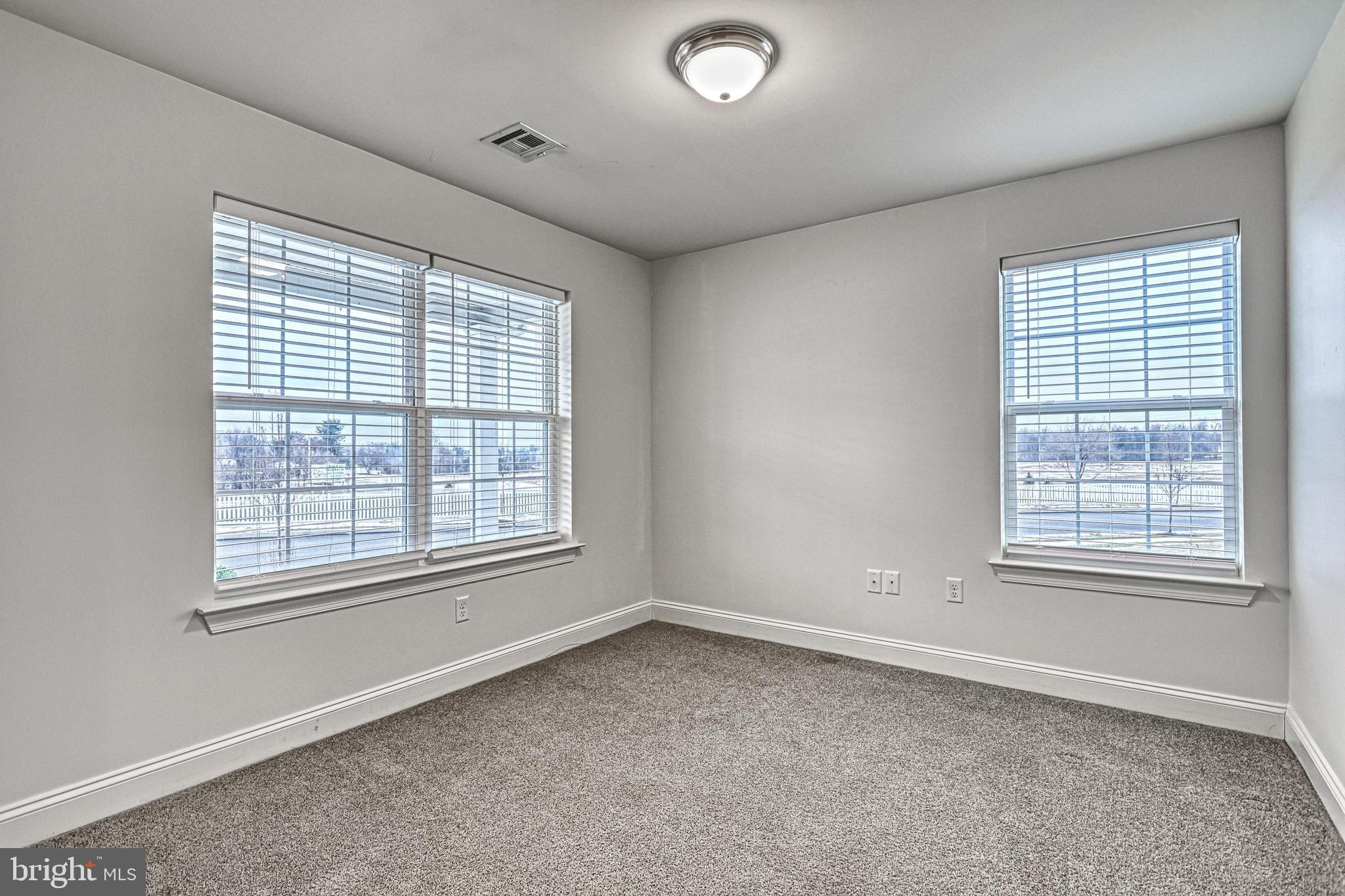 WINDY HEIGHTS, THE NEW - Residential