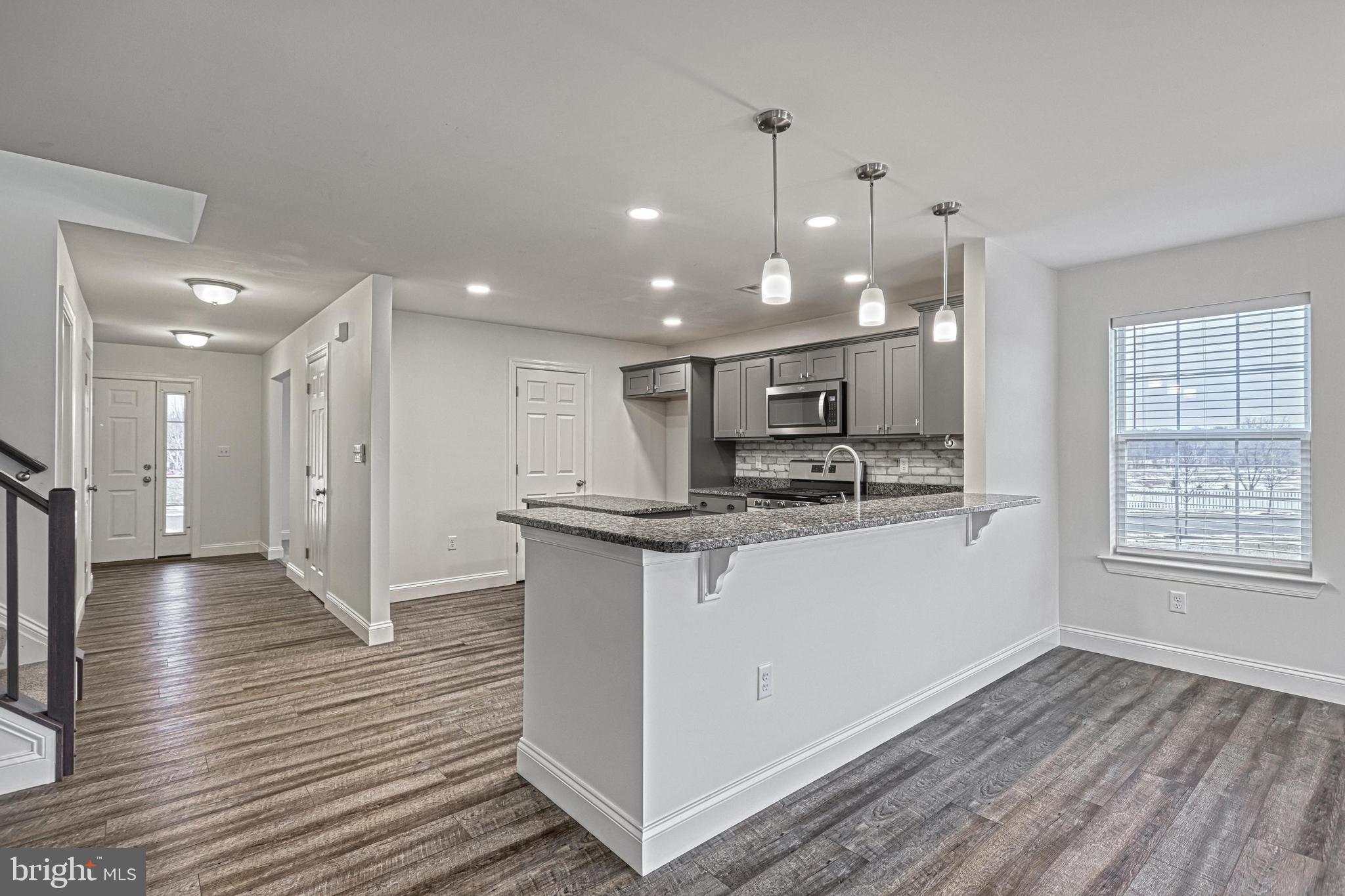 WINDY HEIGHTS, THE NEW - Residential