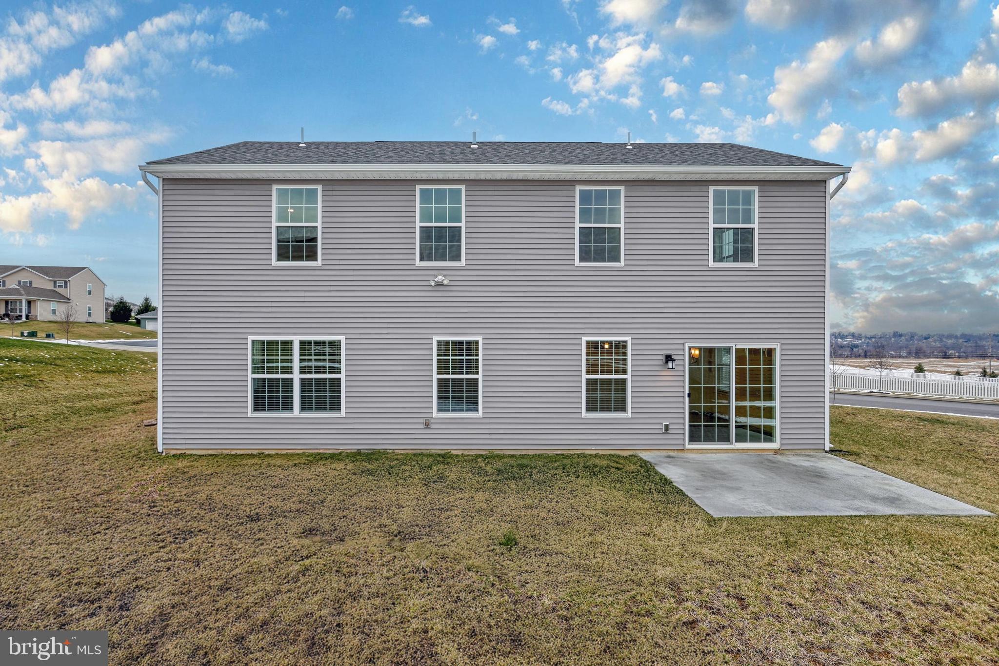 WINDY HEIGHTS, THE NEW - Residential