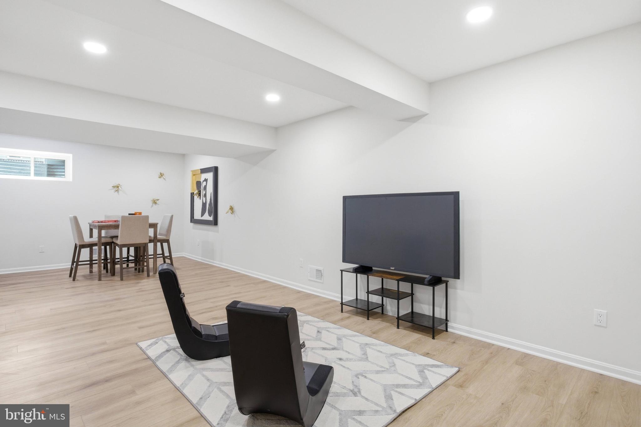 BENT TREE - Residential