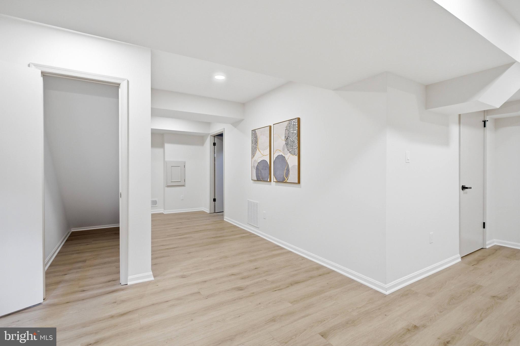 BENT TREE - Residential