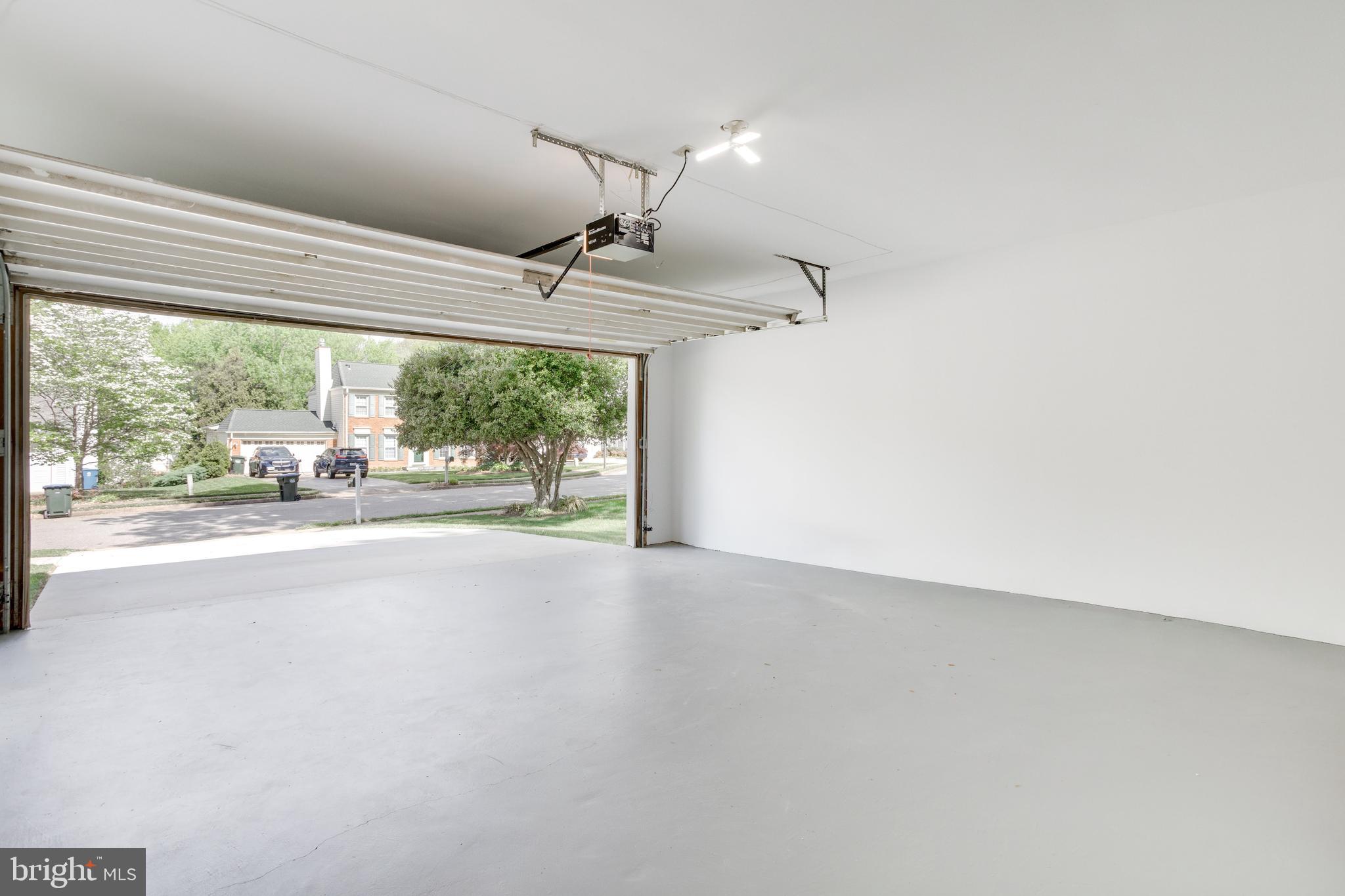 BENT TREE - Residential