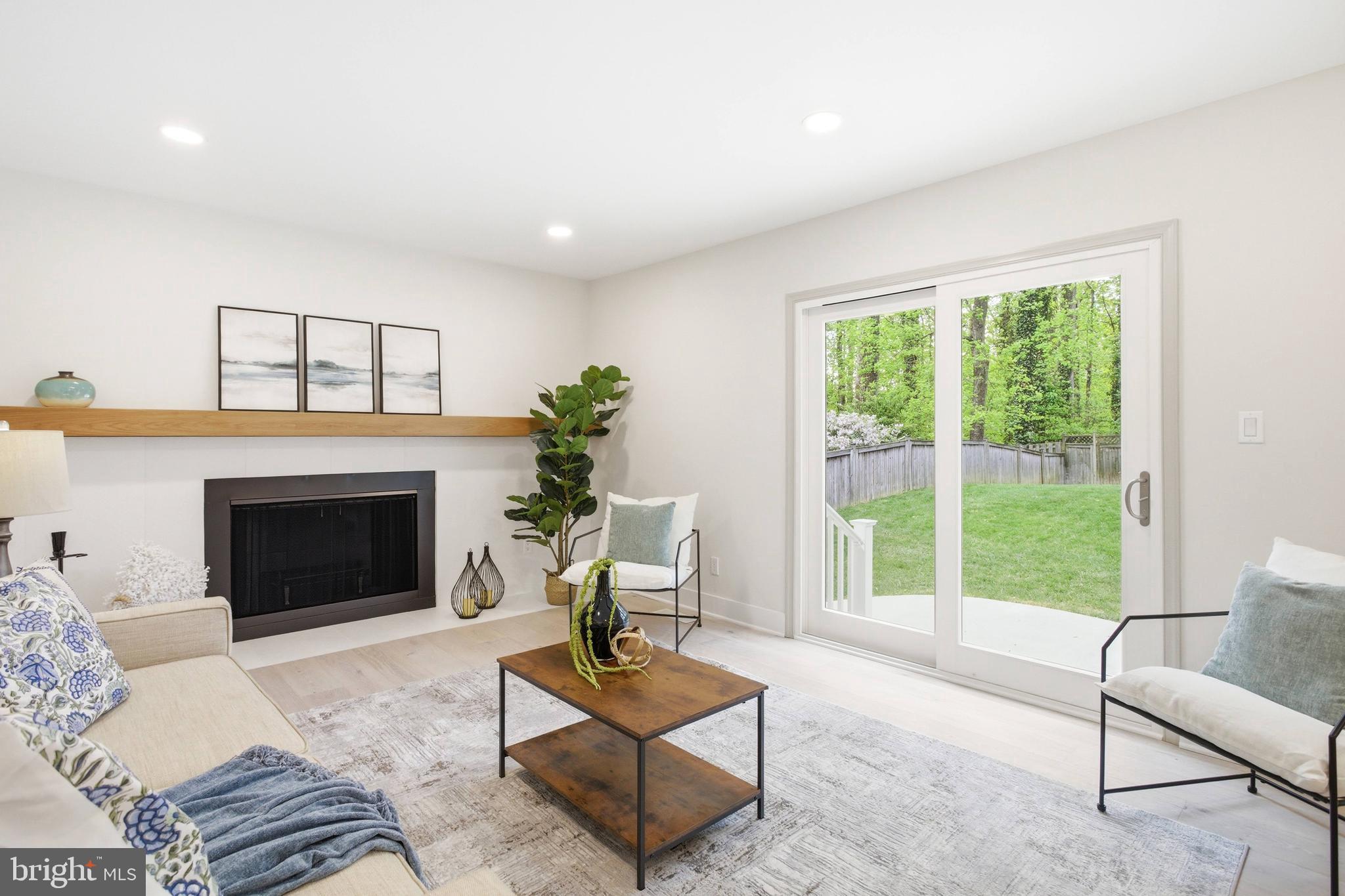 BENT TREE - Residential