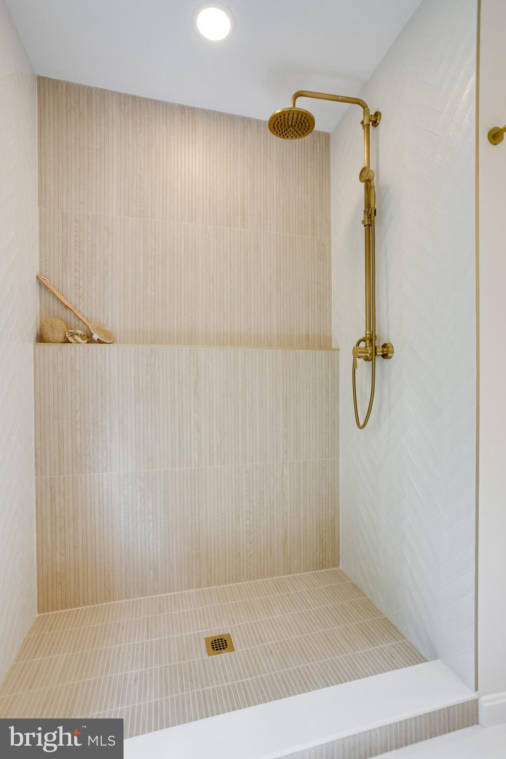 BENT TREE - Residential