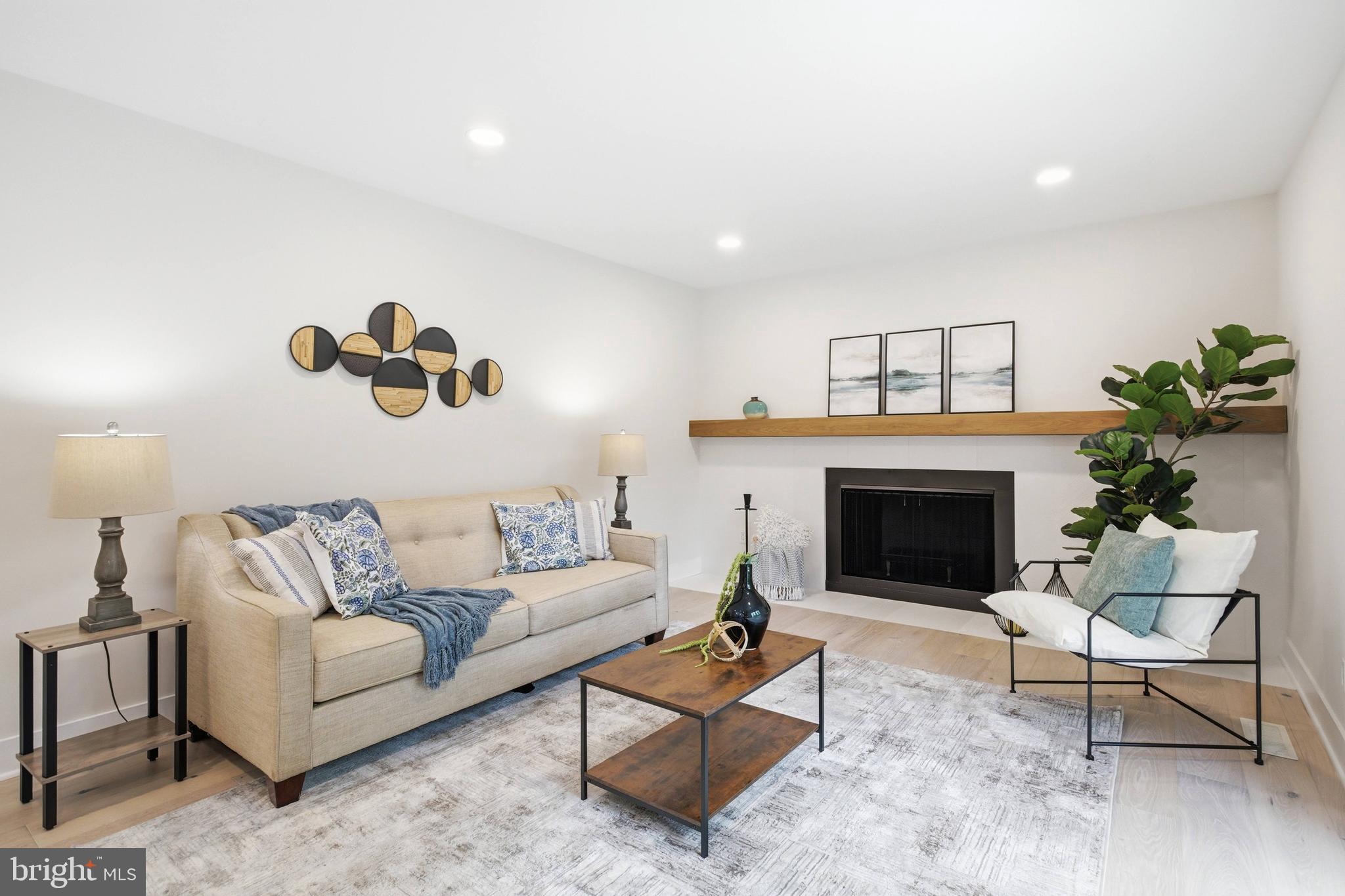 BENT TREE - Residential