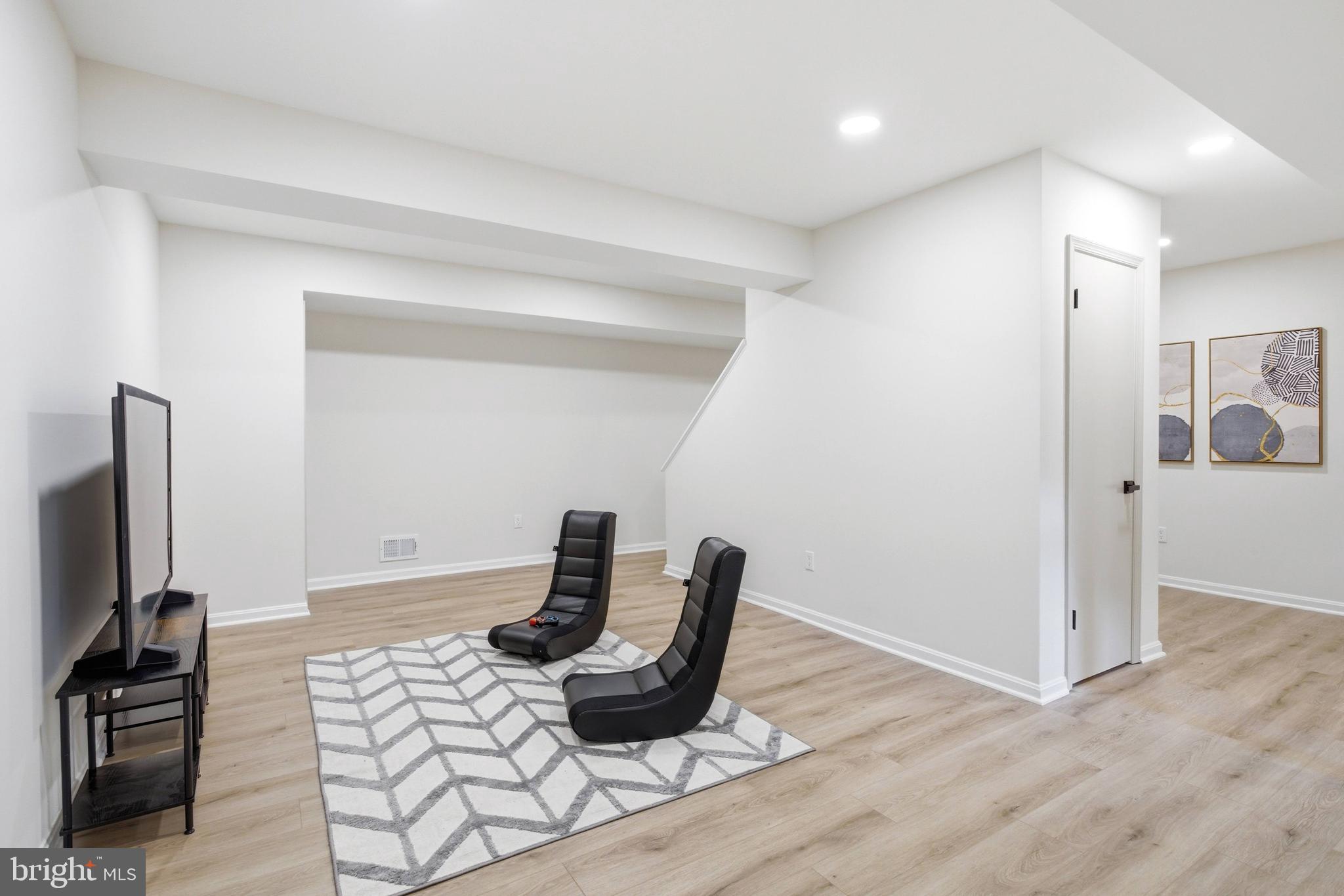 BENT TREE - Residential