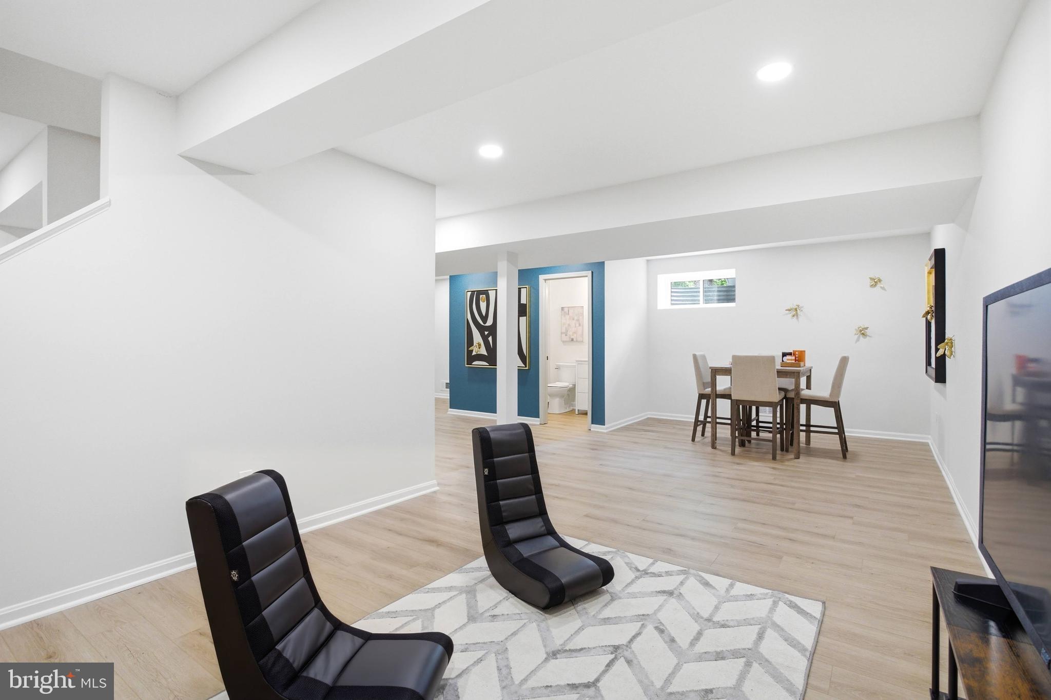 BENT TREE - Residential