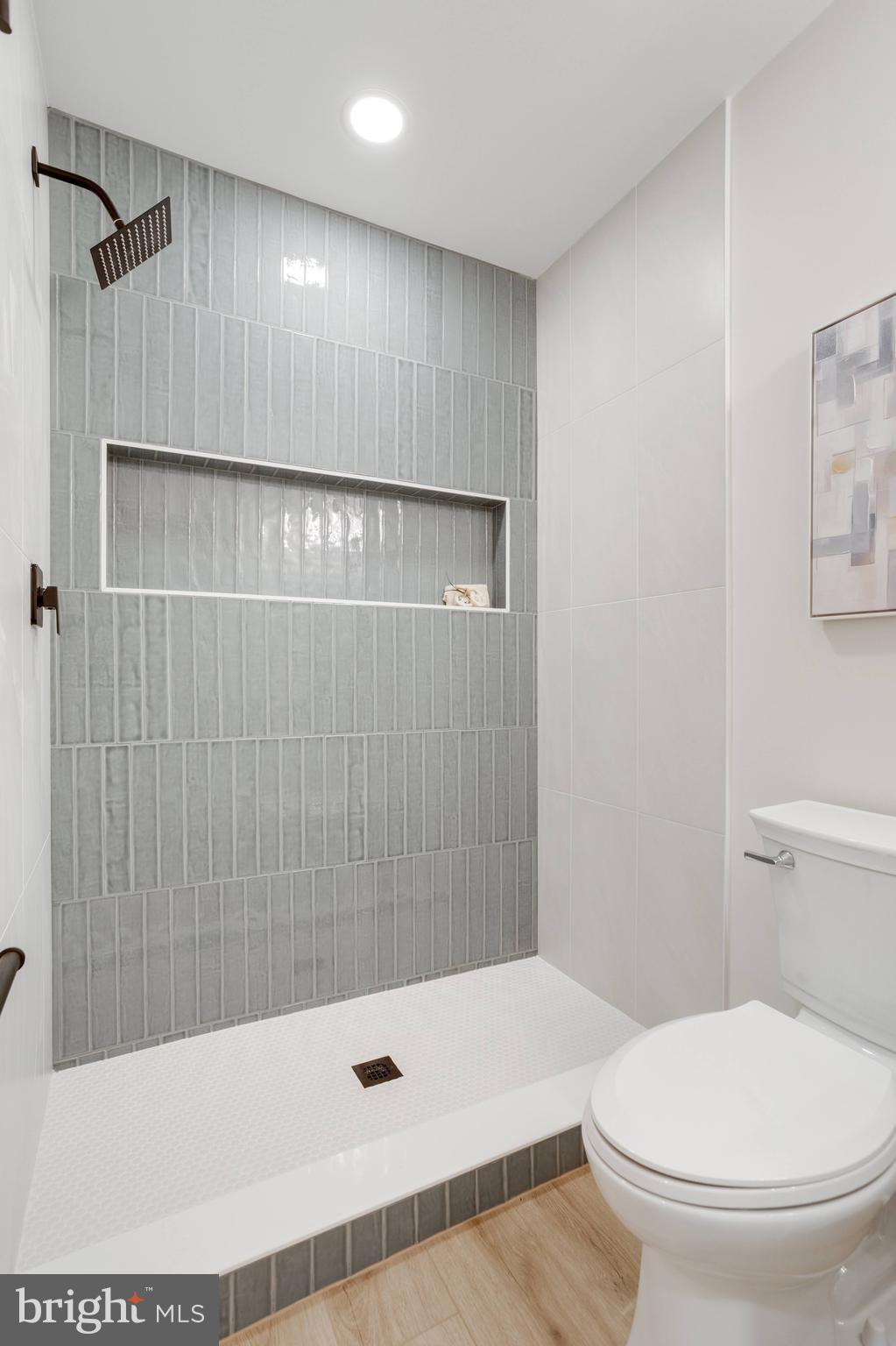 BENT TREE - Residential