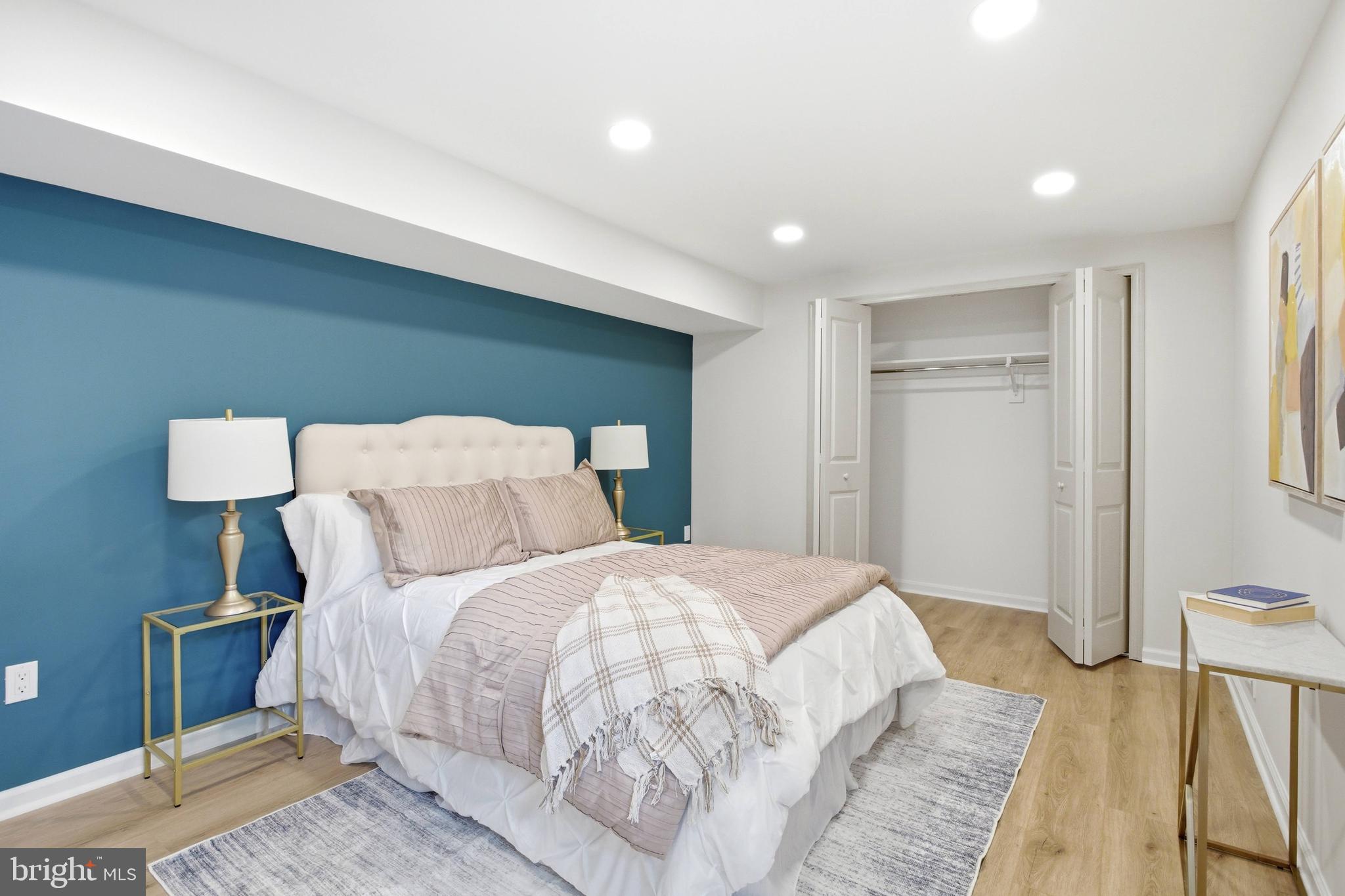 BENT TREE - Residential