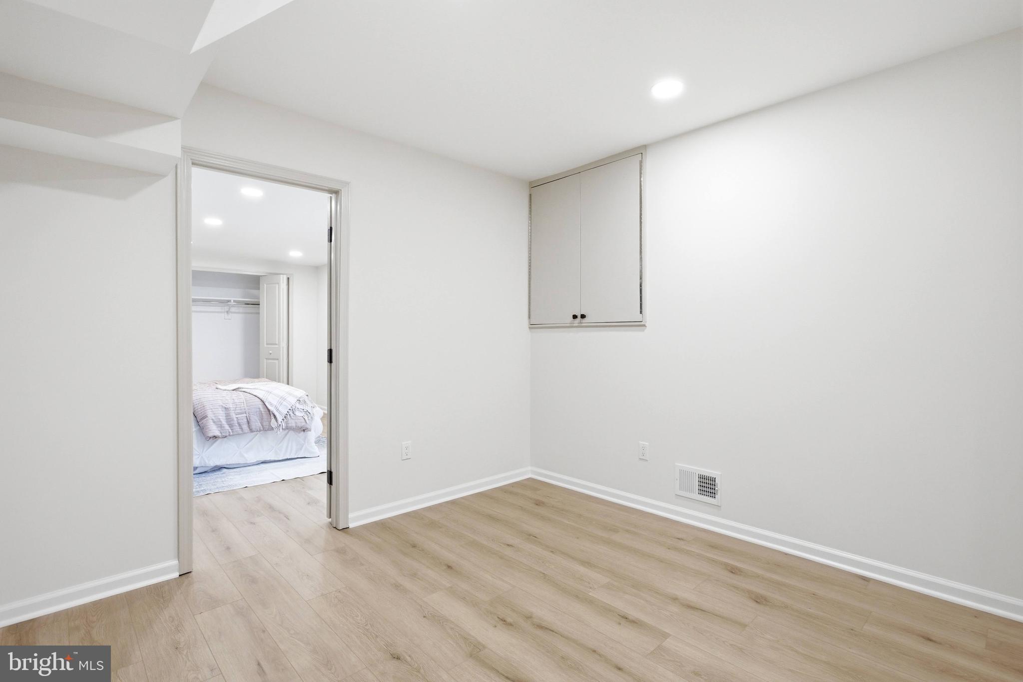 BENT TREE - Residential