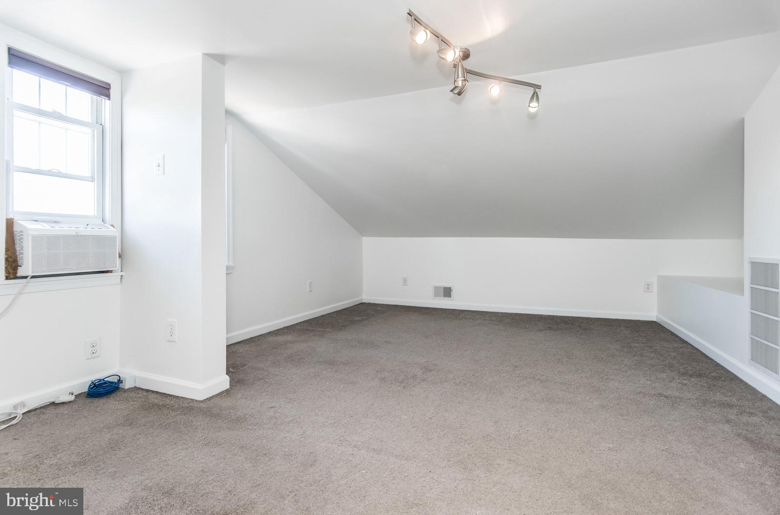 BRIDESBURG - Residential