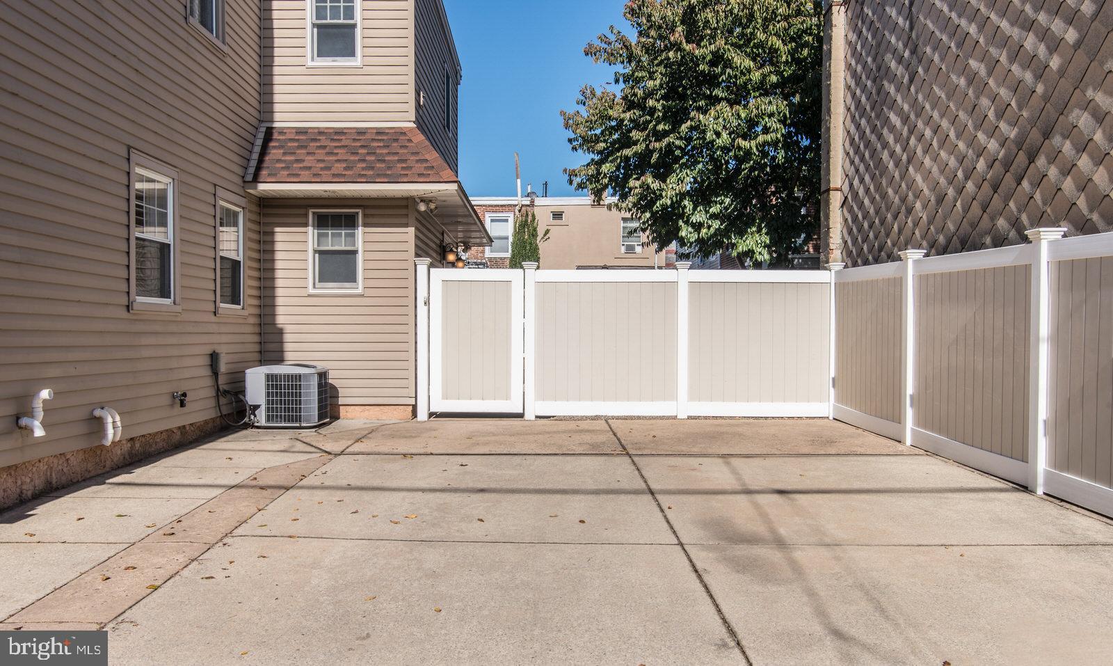 BRIDESBURG - Residential