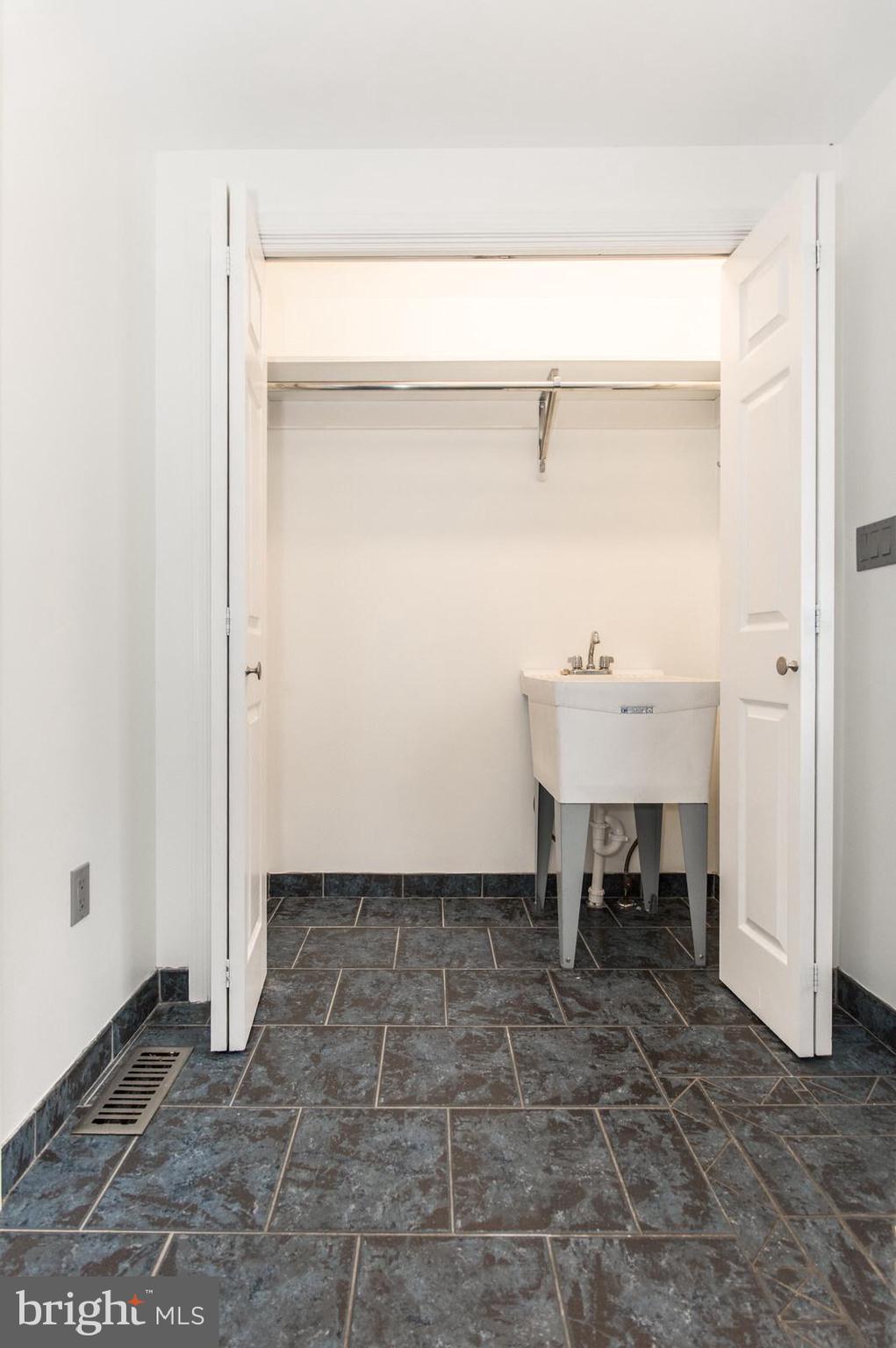 BRIDESBURG - Residential