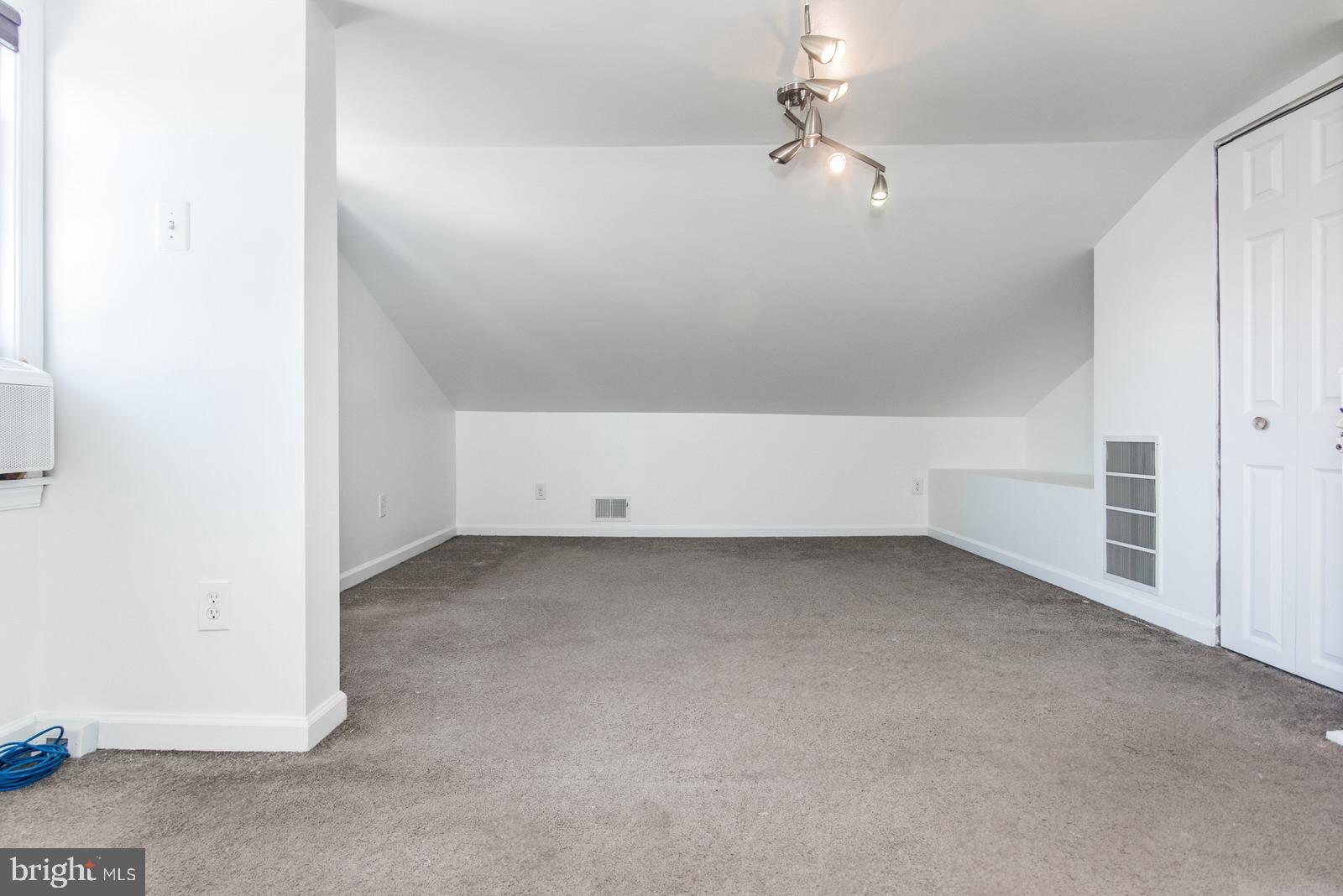 BRIDESBURG - Residential