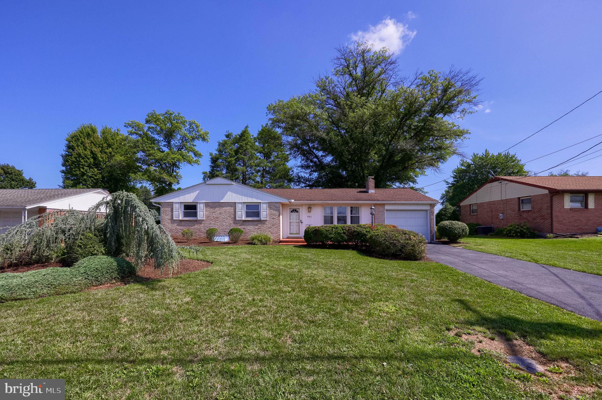 982 DAFFODIL DRIVE
