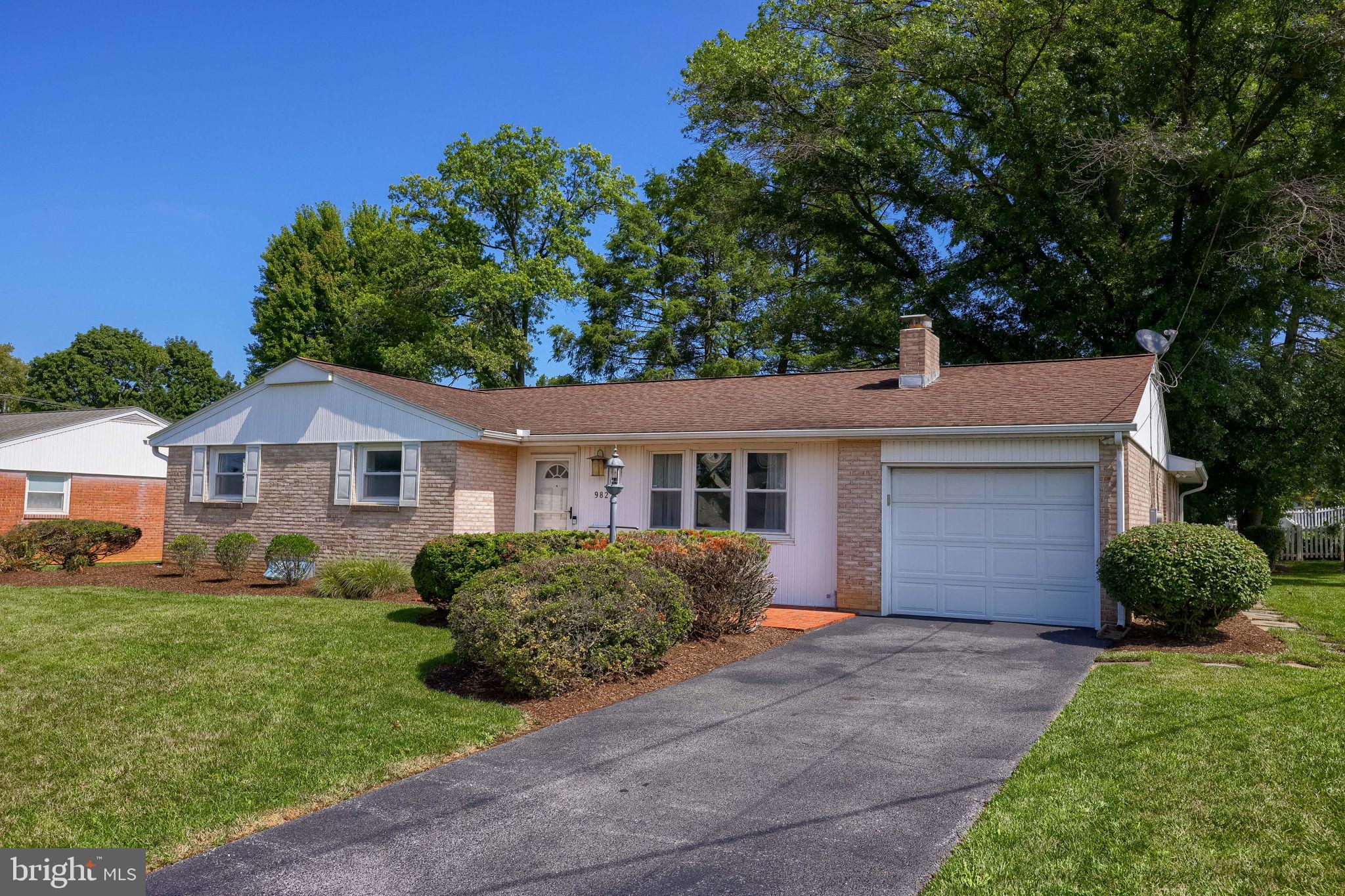 982 DAFFODIL DRIVE