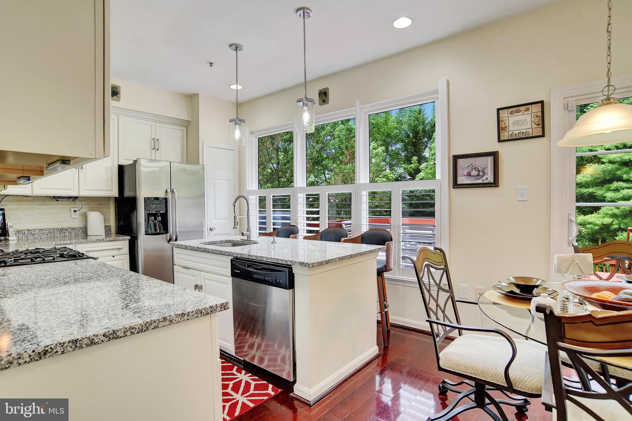 NORTHRIDGE - Residential