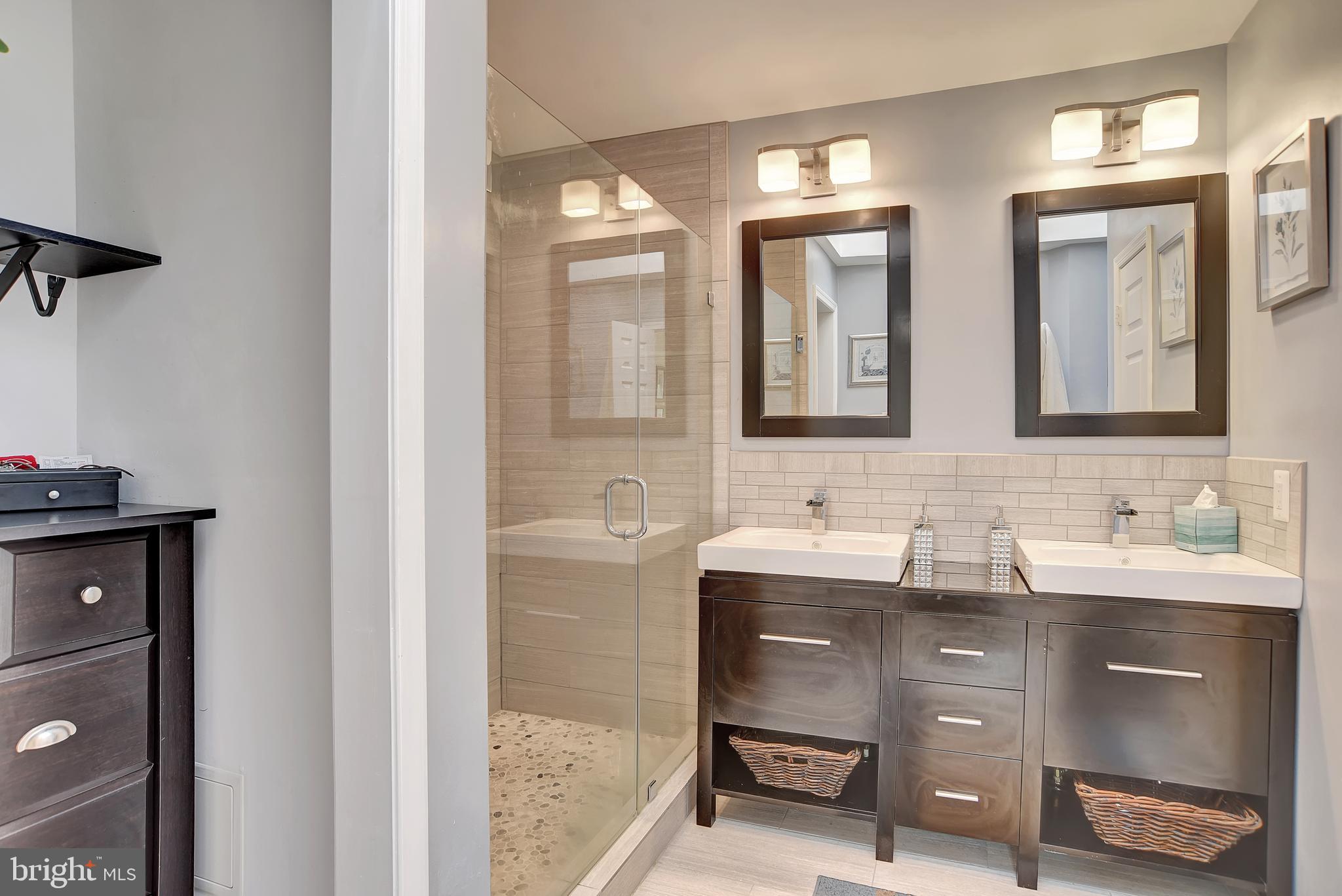 NORTHRIDGE - Residential