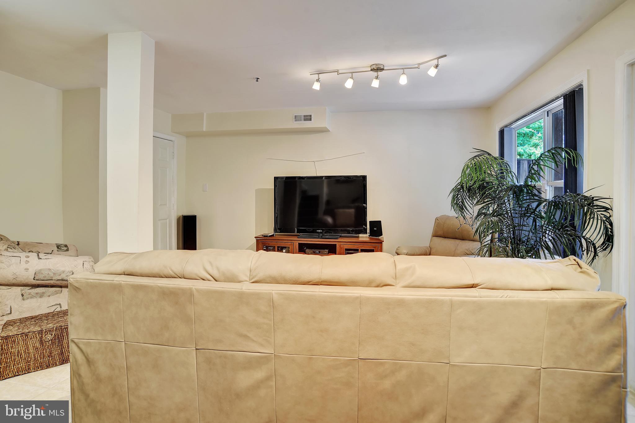 NORTHRIDGE - Residential