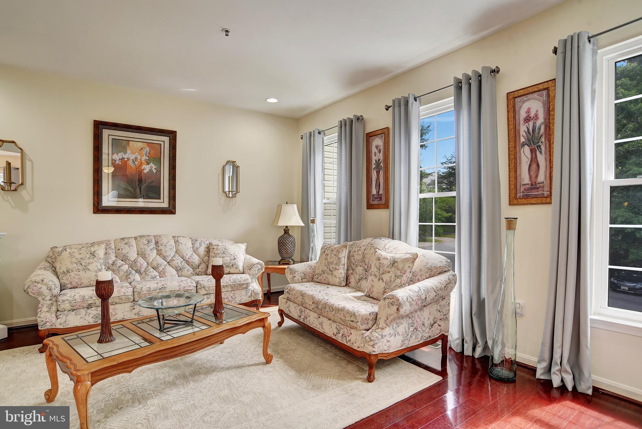 NORTHRIDGE - Residential