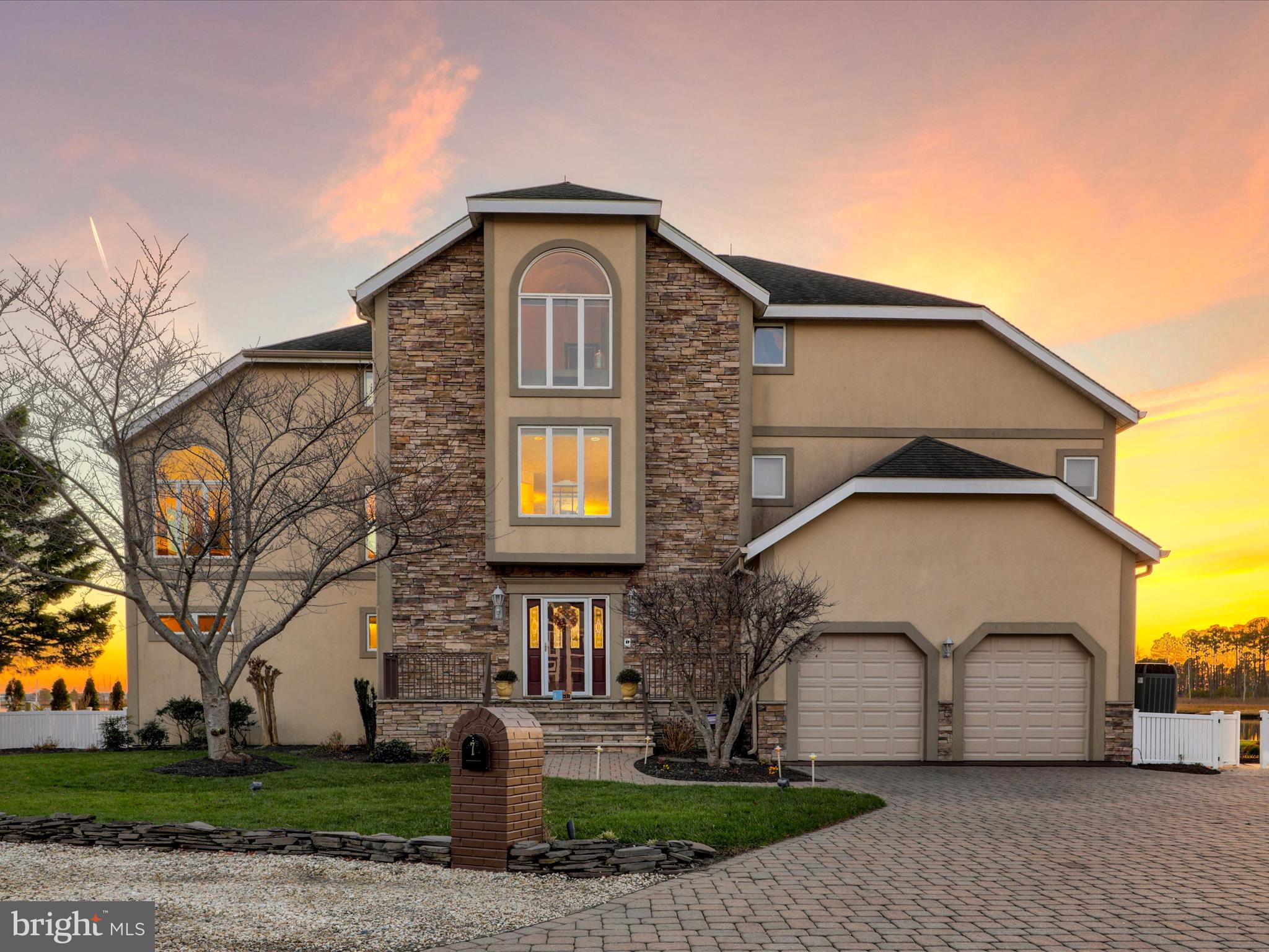 7 WHITE OAK ROAD