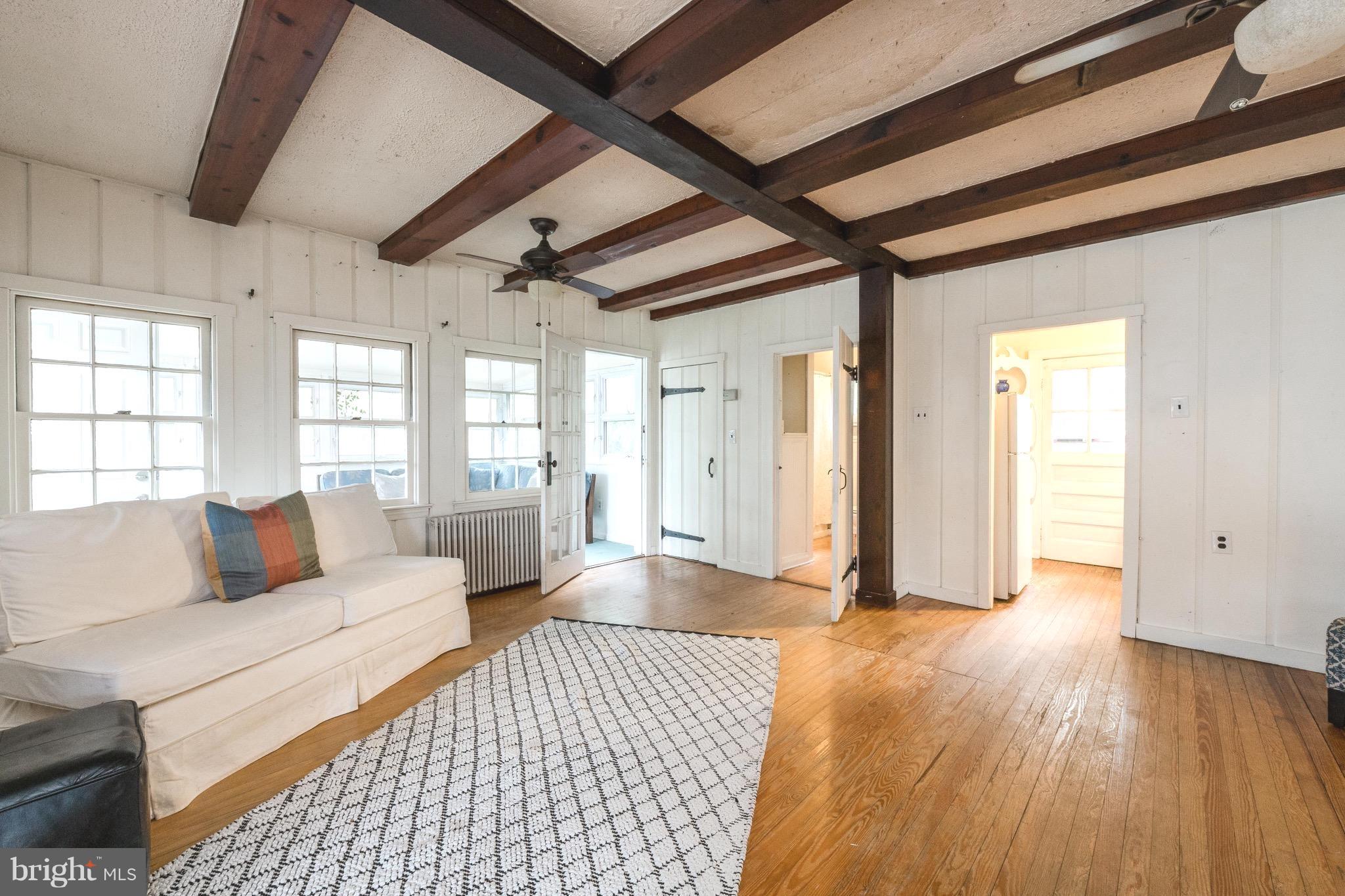 WOODLAND BEACH - Residential