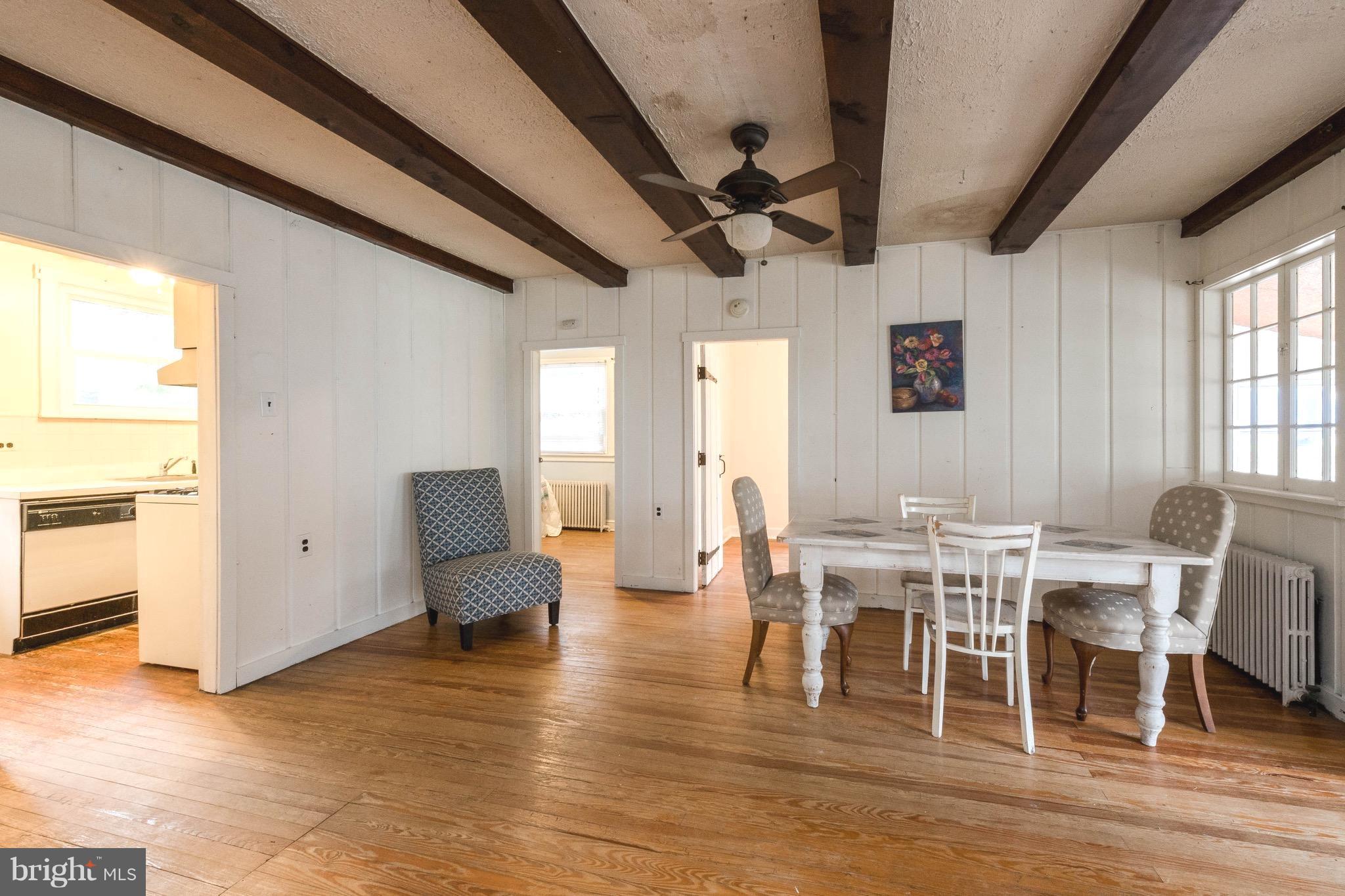 WOODLAND BEACH - Residential