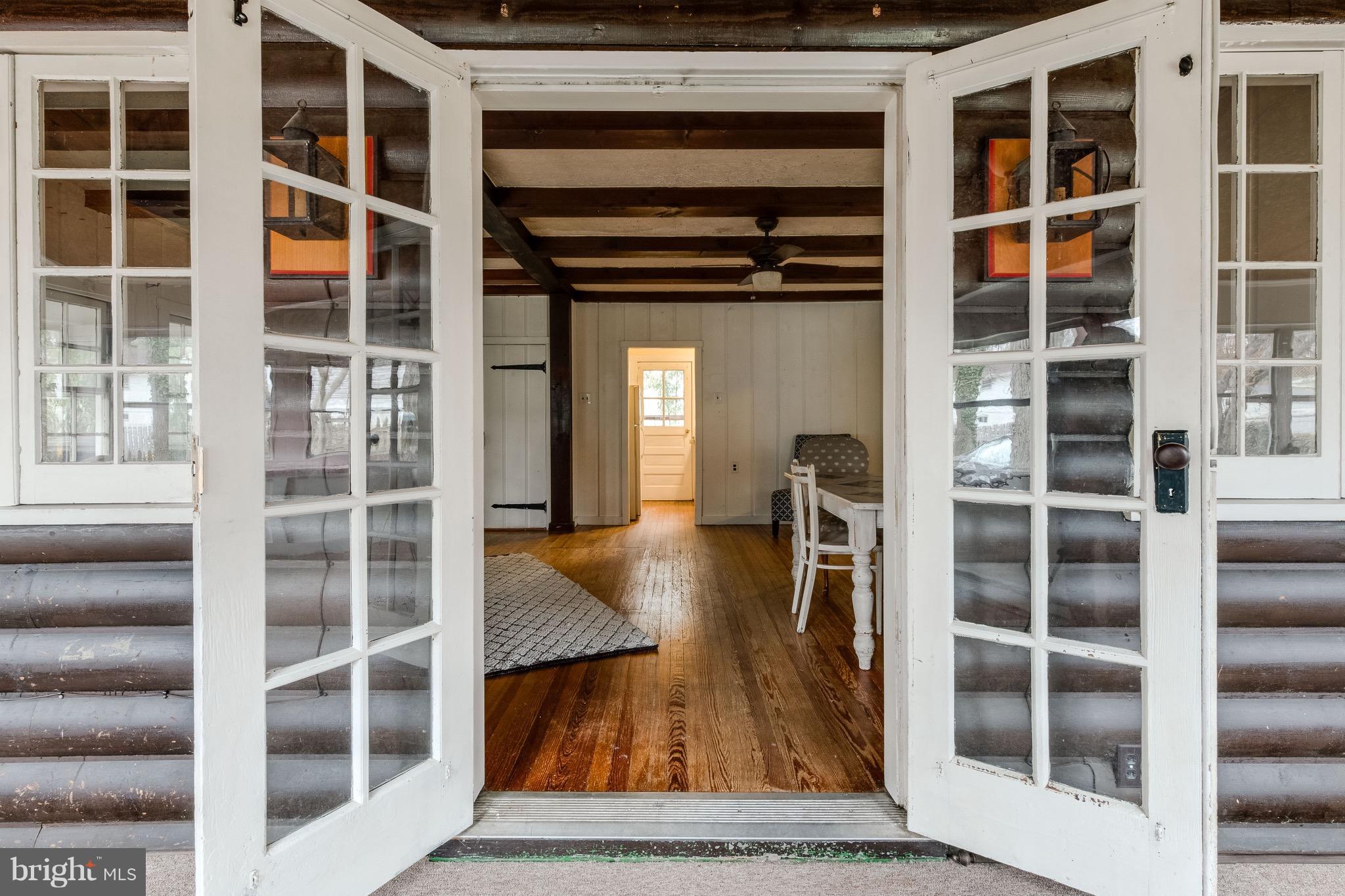 WOODLAND BEACH - Residential