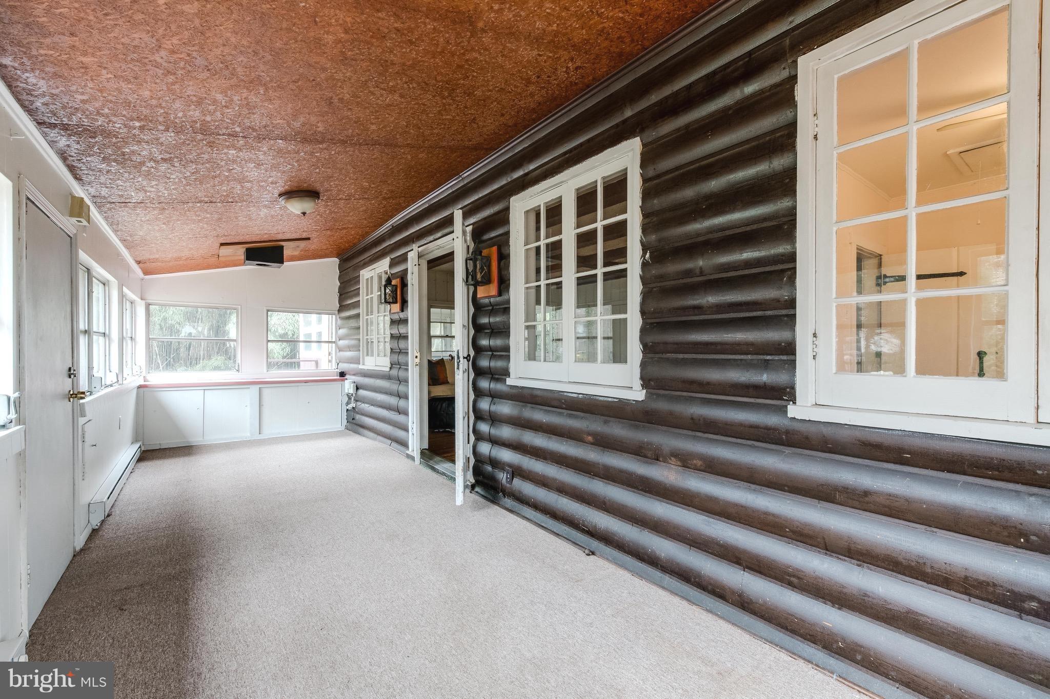 WOODLAND BEACH - Residential