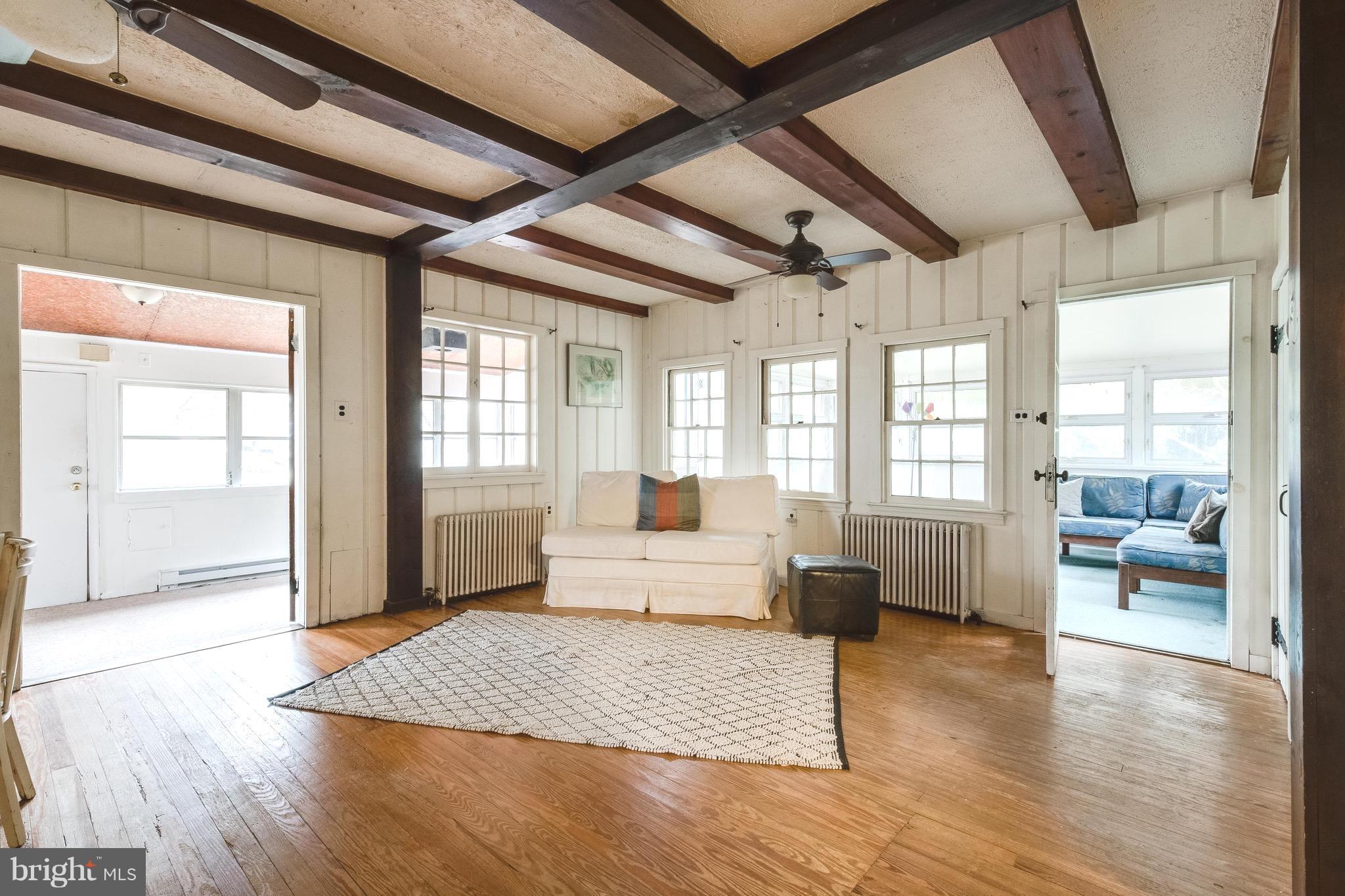 WOODLAND BEACH - Residential