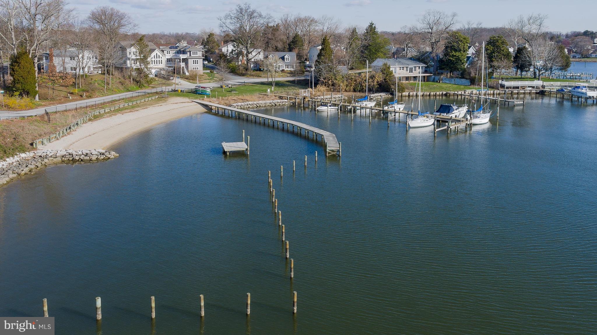 WOODLAND BEACH - Residential