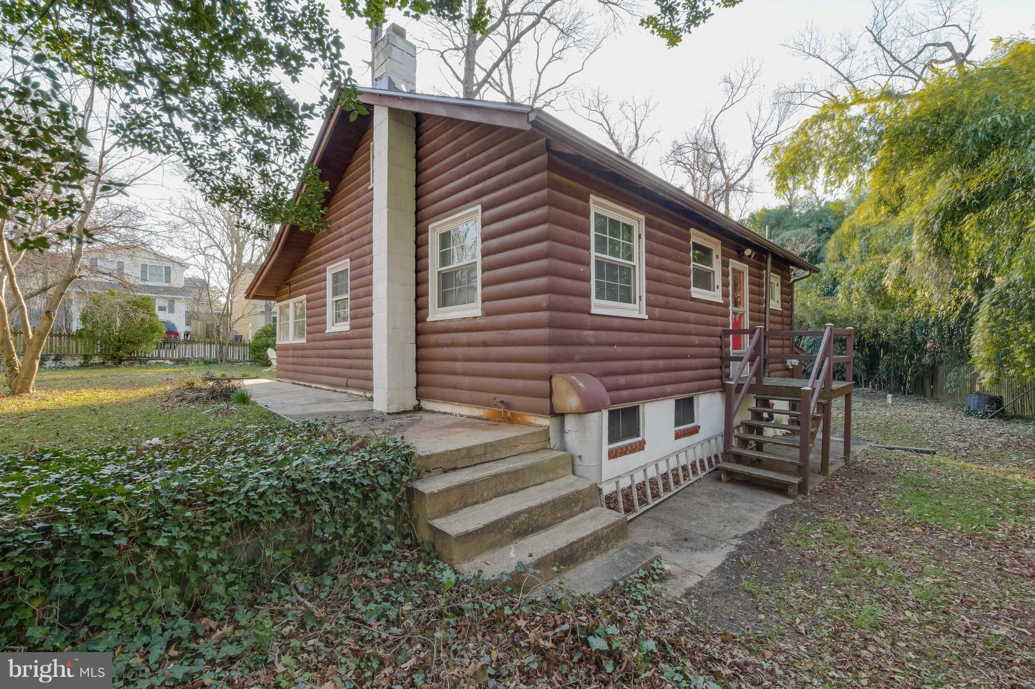 WOODLAND BEACH - Residential