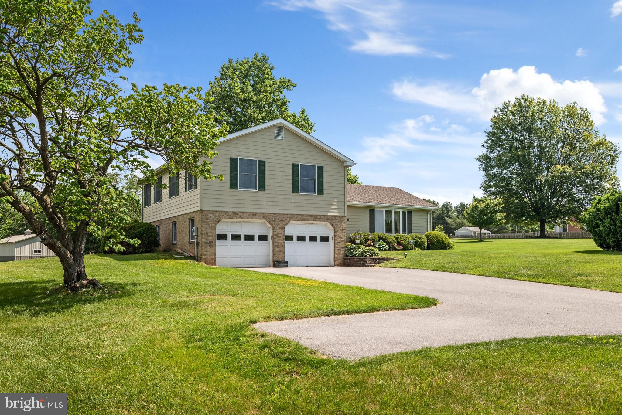 PEMBROKE GROVE - Residential