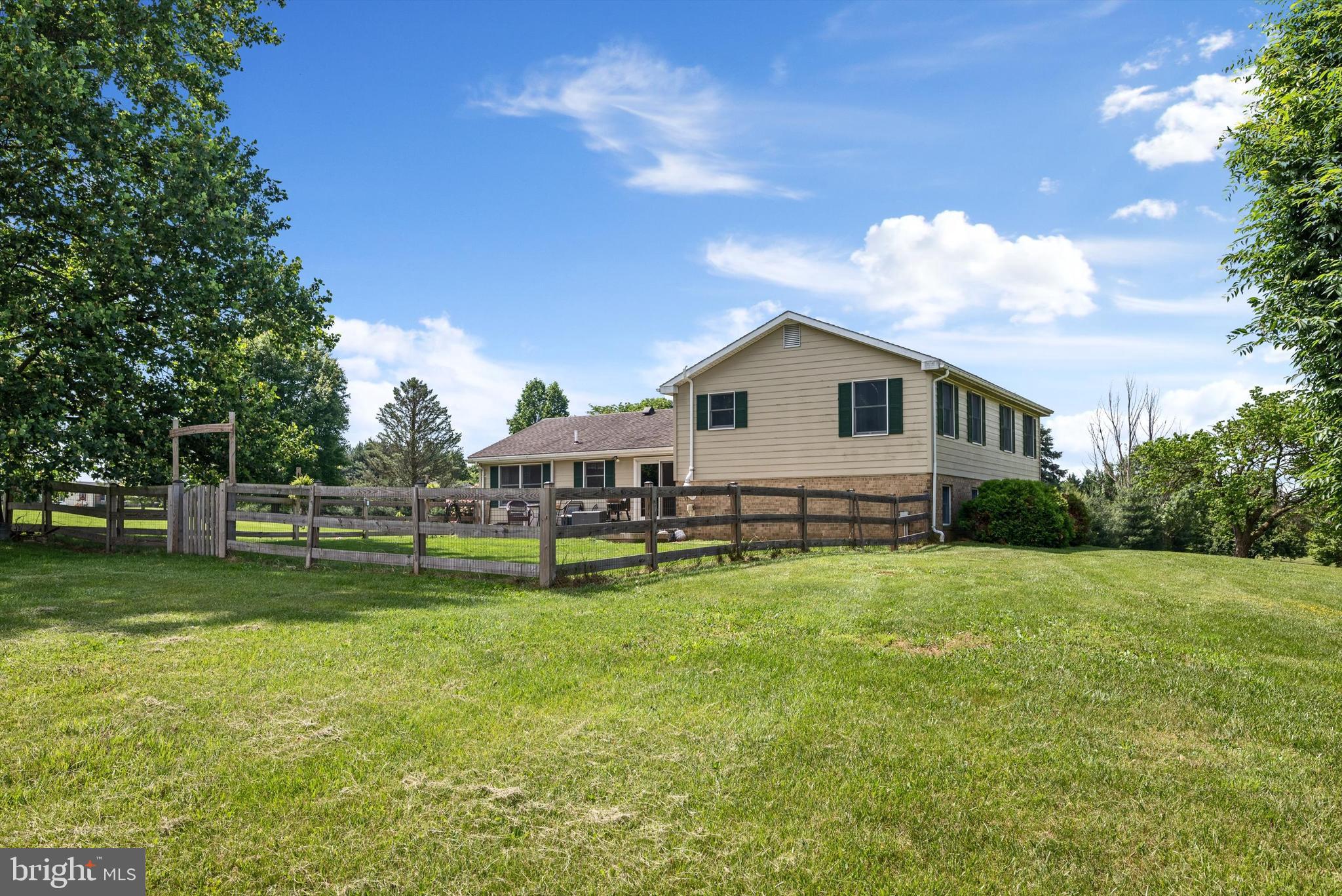 PEMBROKE GROVE - Residential