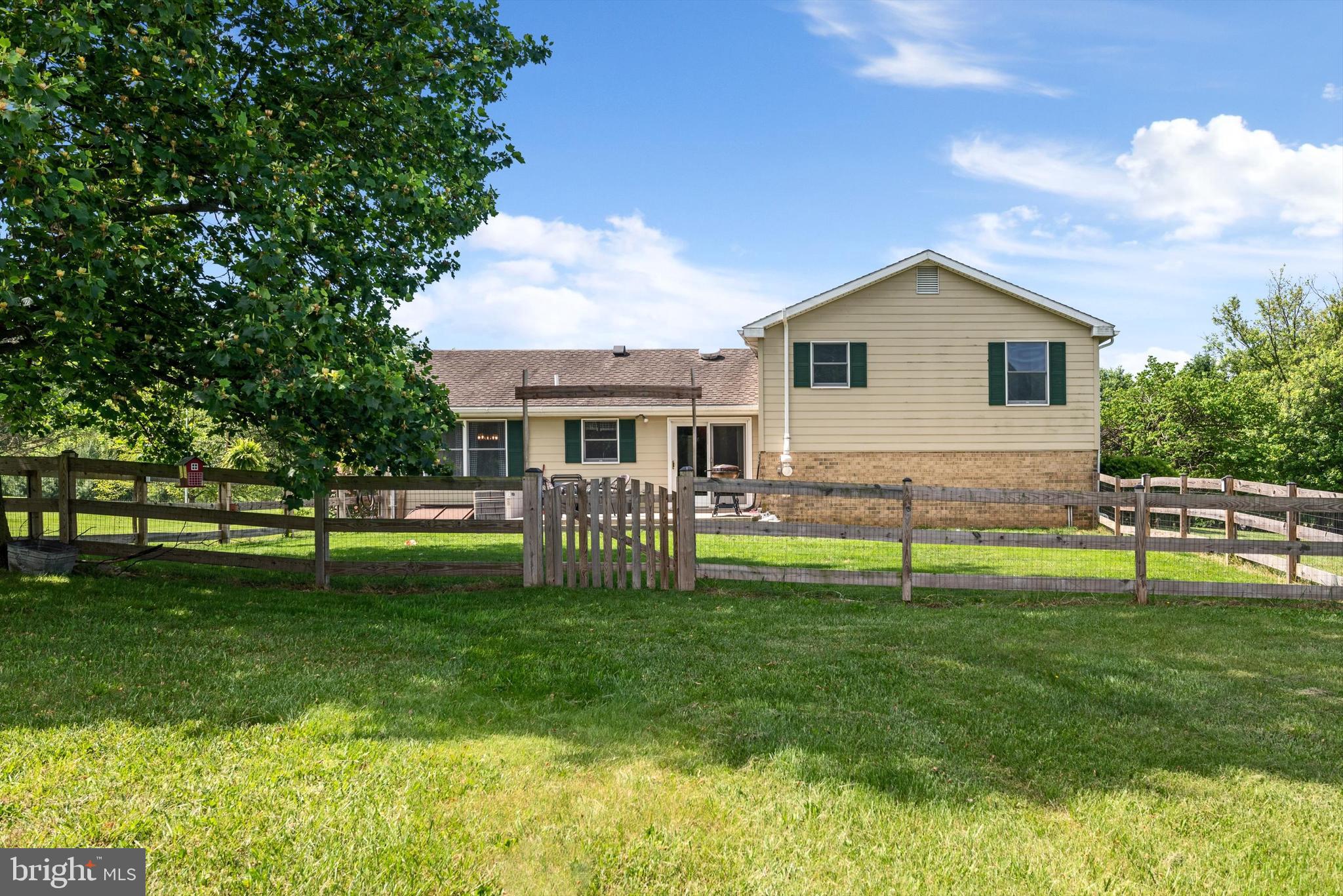 PEMBROKE GROVE - Residential