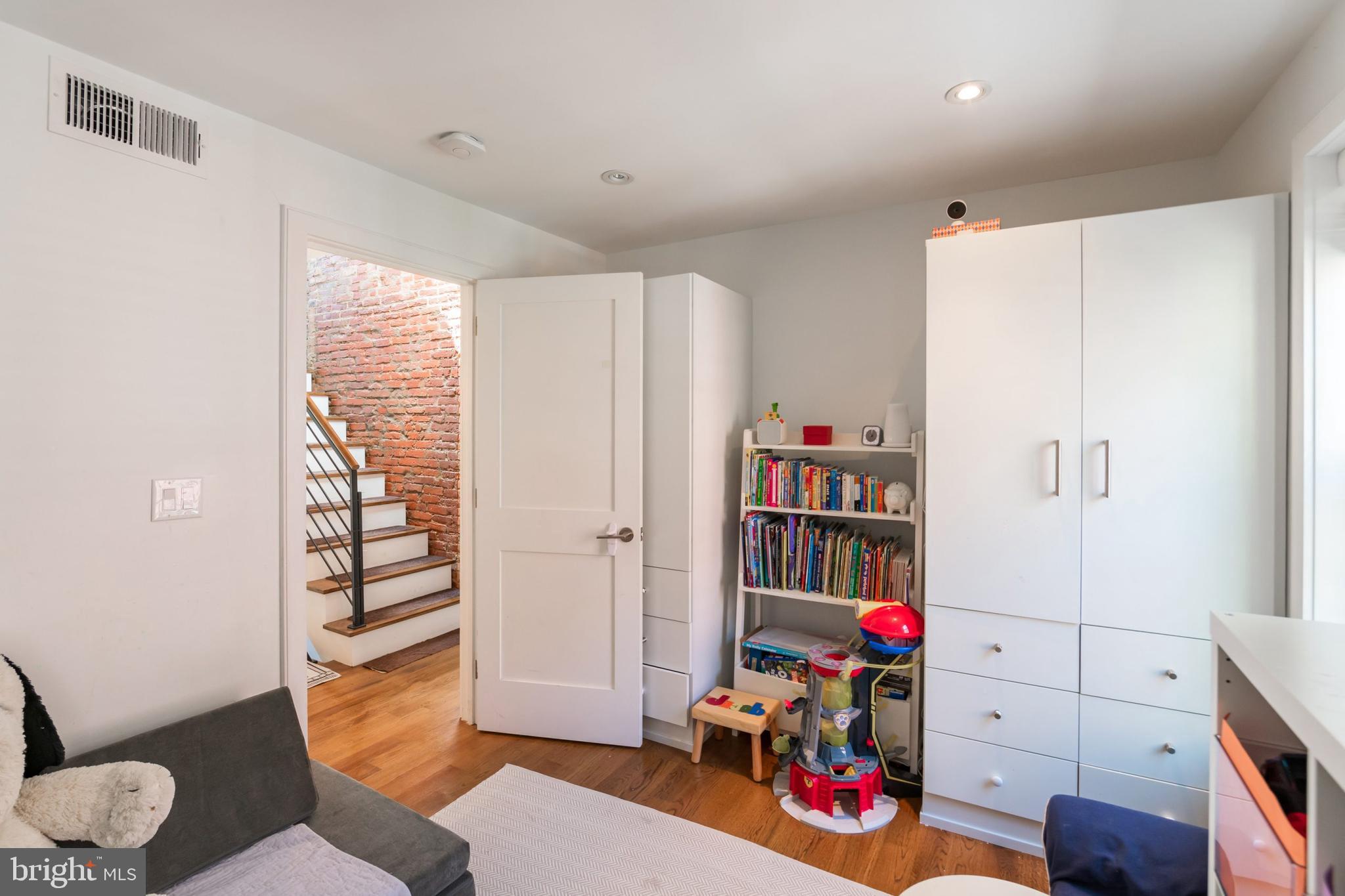 POINT BREEZE - Residential Lease