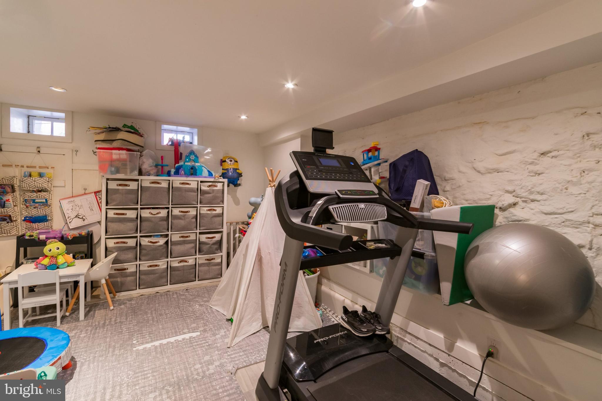 POINT BREEZE - Residential Lease