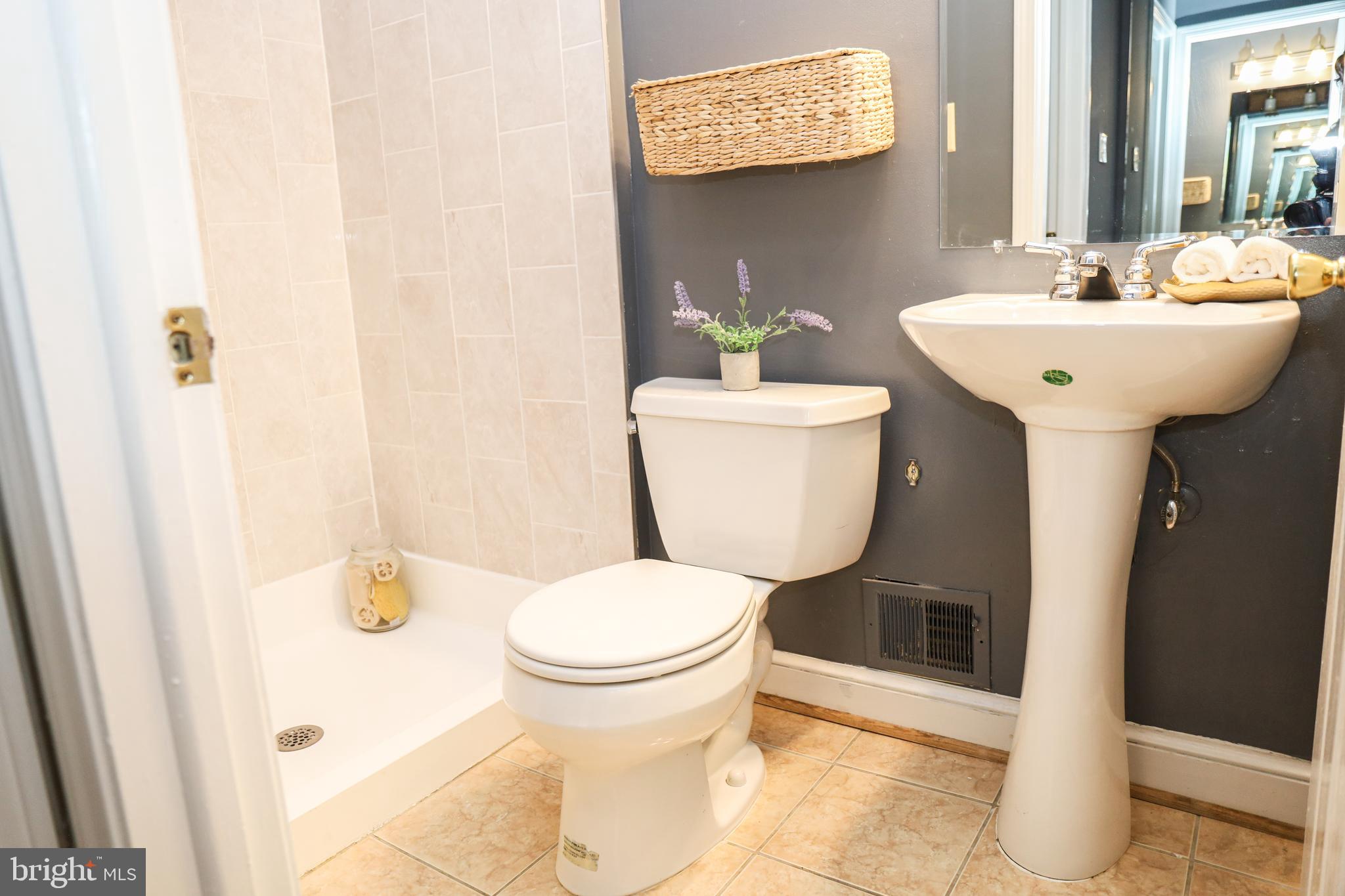 WEST OX CLUSTER - Residential Lease