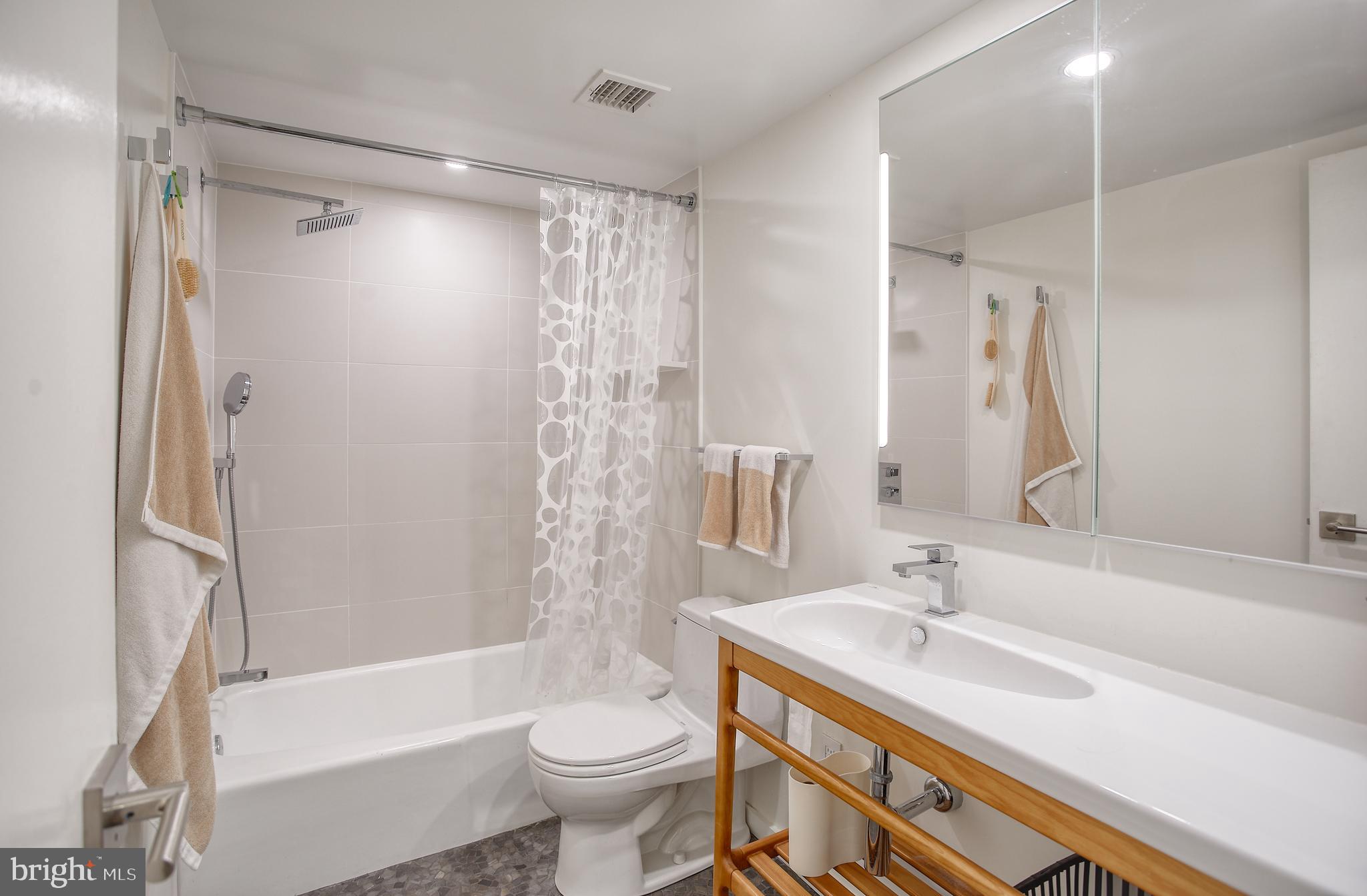 AMERICANA FINMARK - Residential