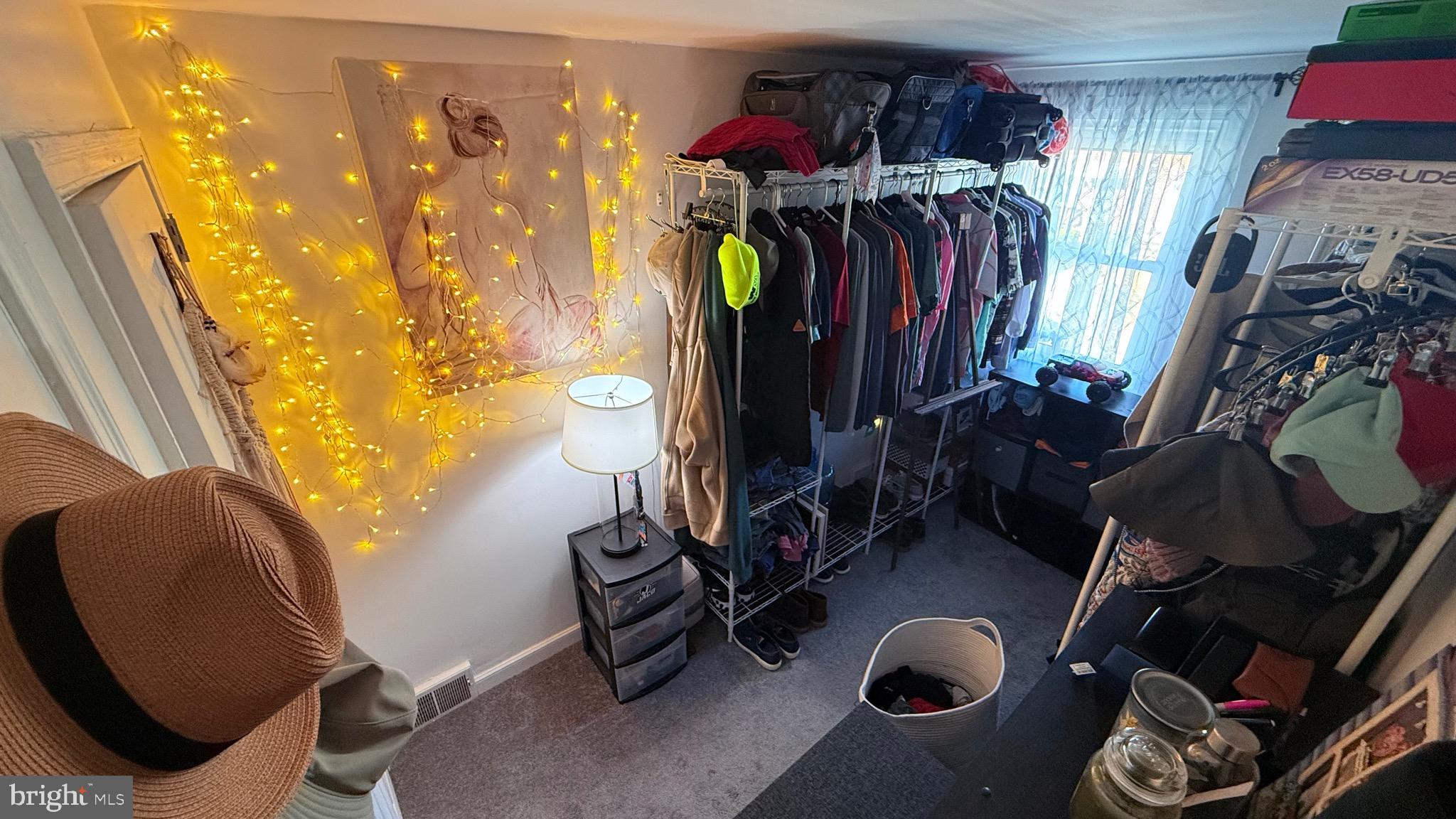 OXFORD CIRCLE - Residential