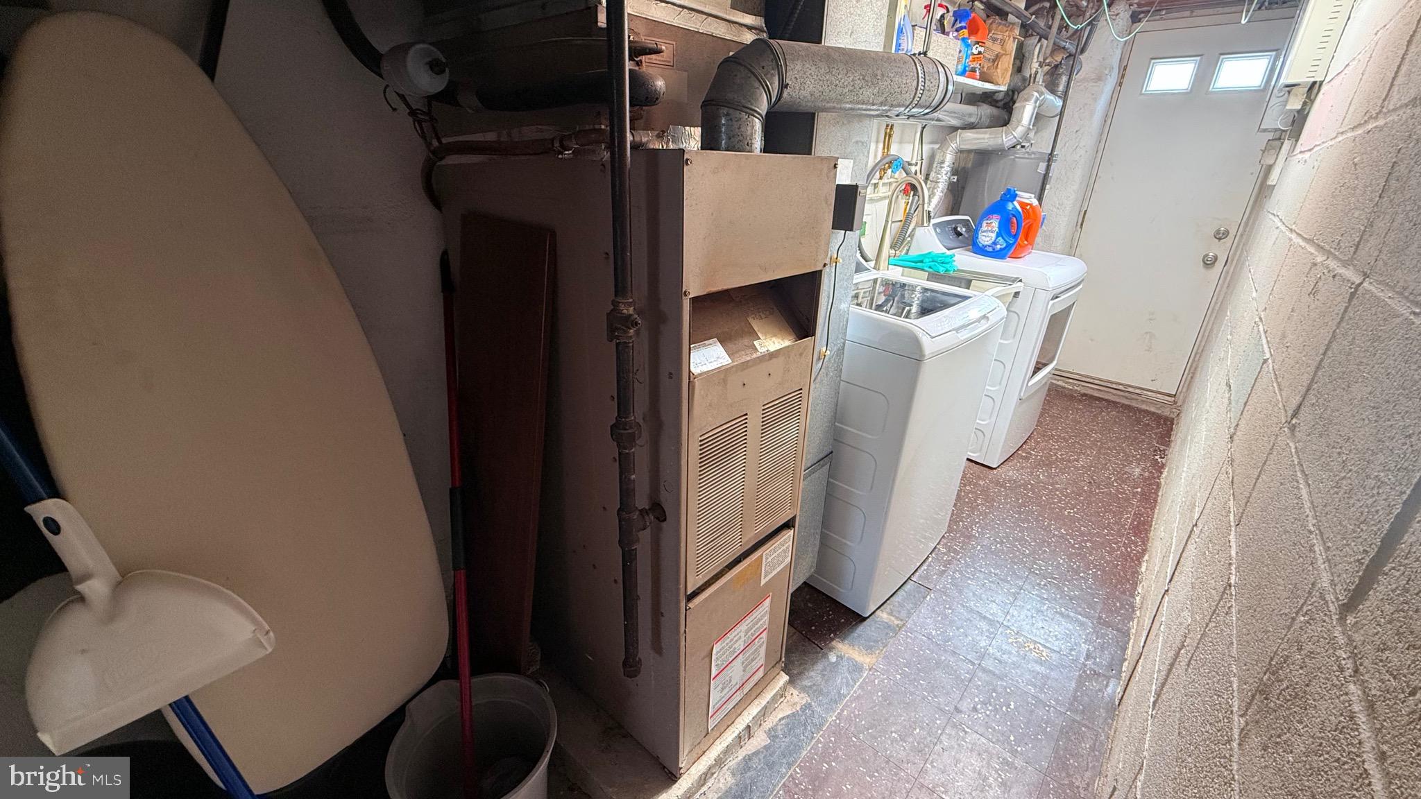 OXFORD CIRCLE - Residential